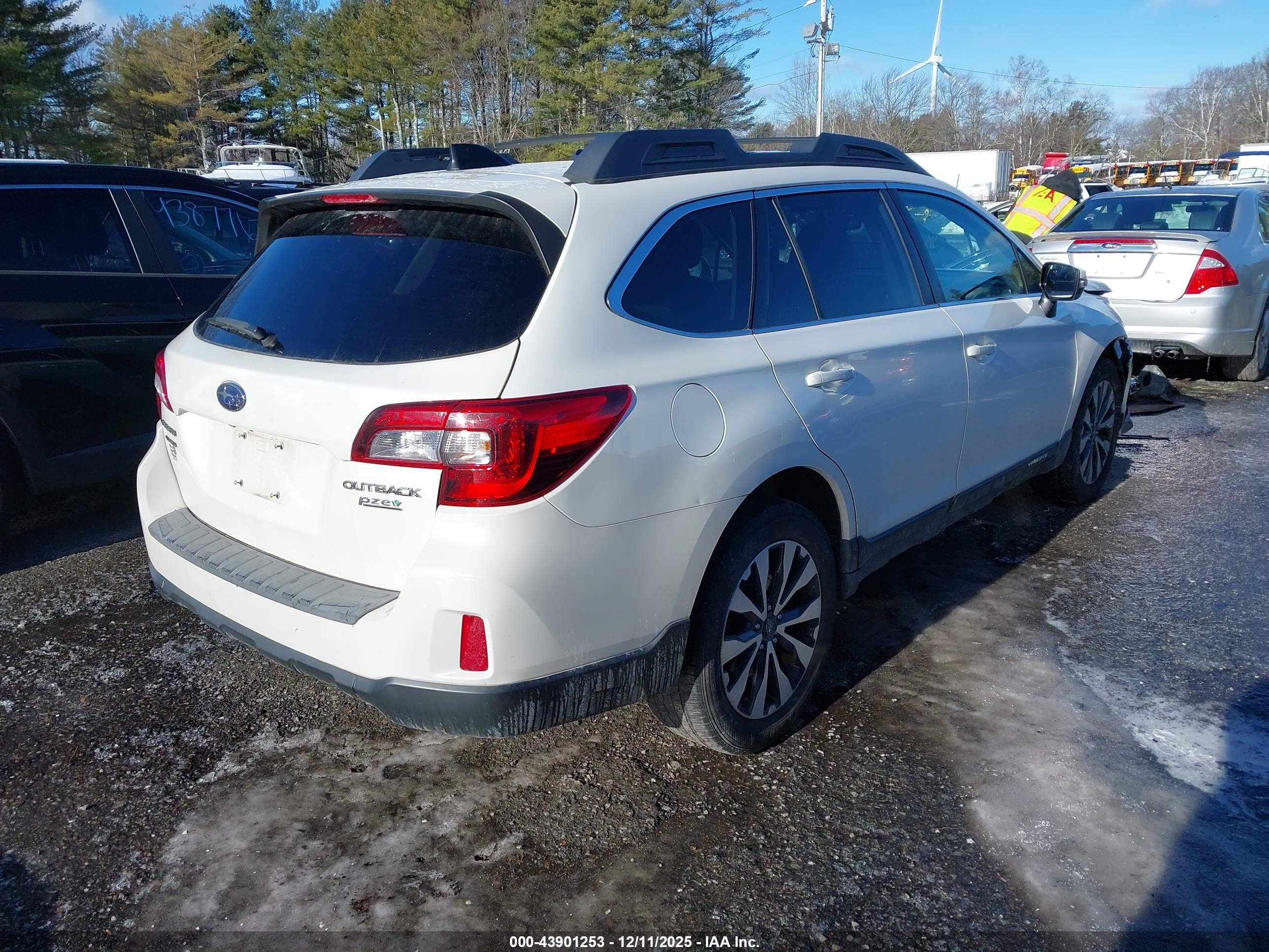 SUBARU OUTBACK image 4
