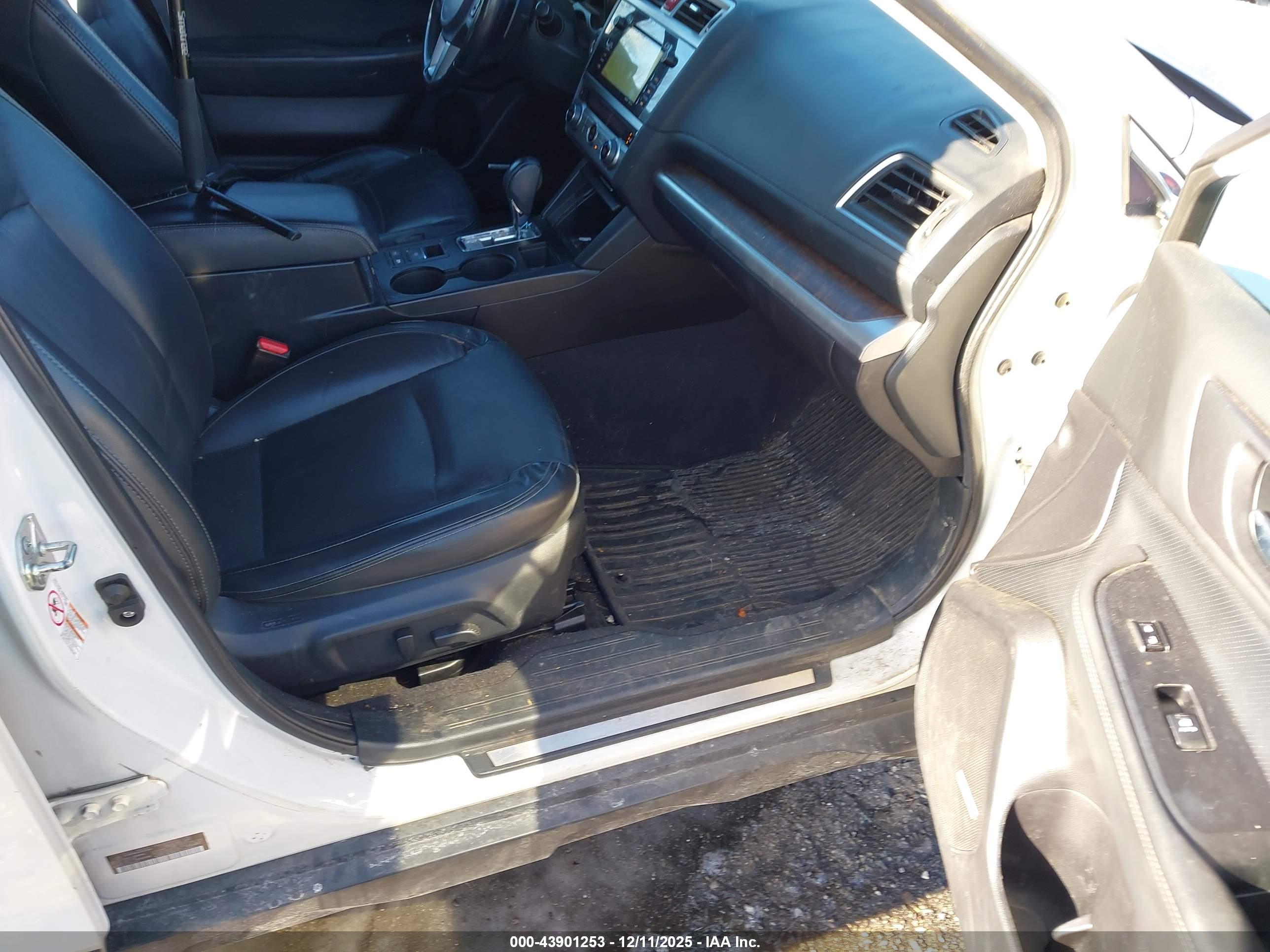 SUBARU OUTBACK image 5