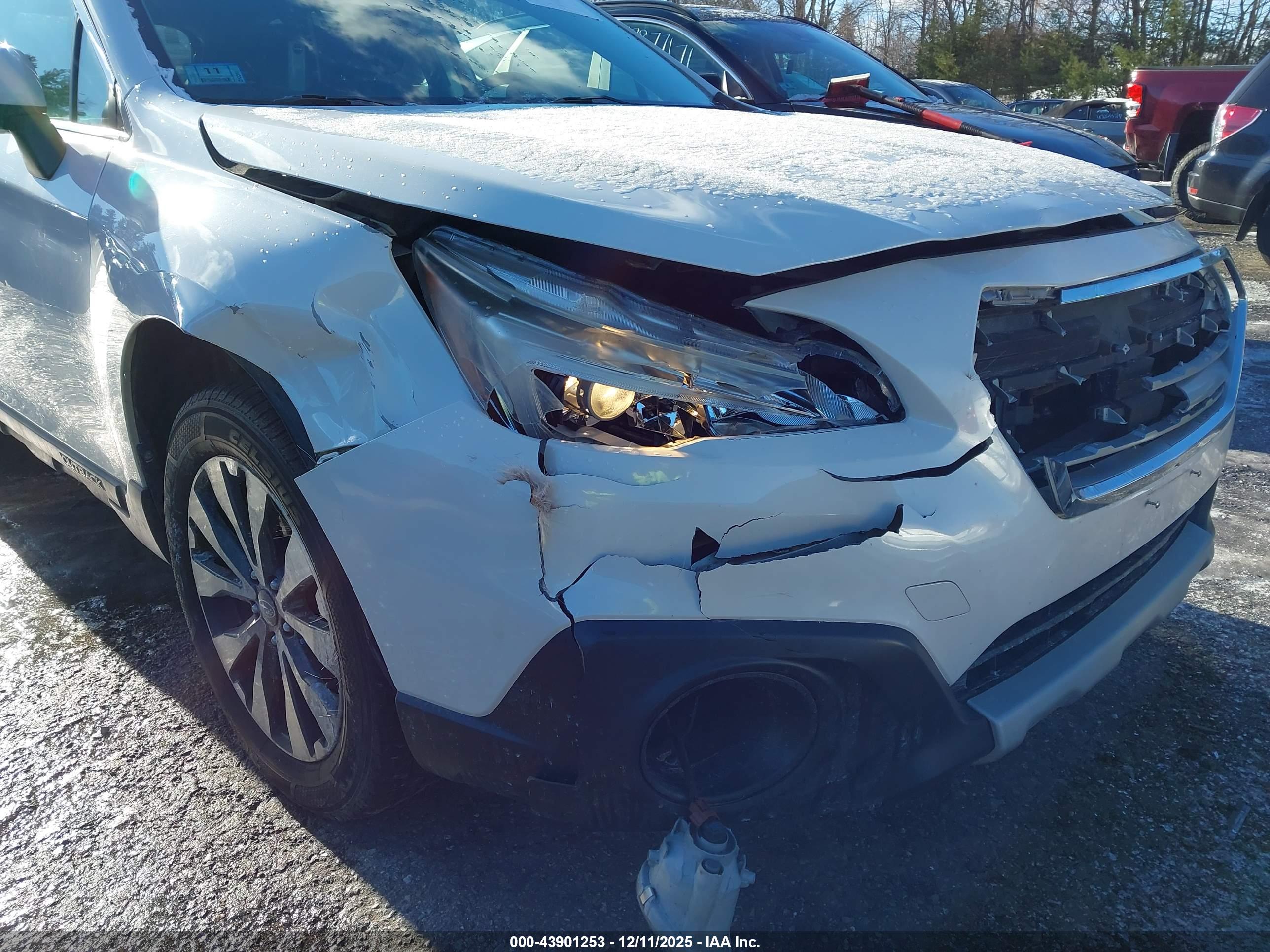 SUBARU OUTBACK image 6