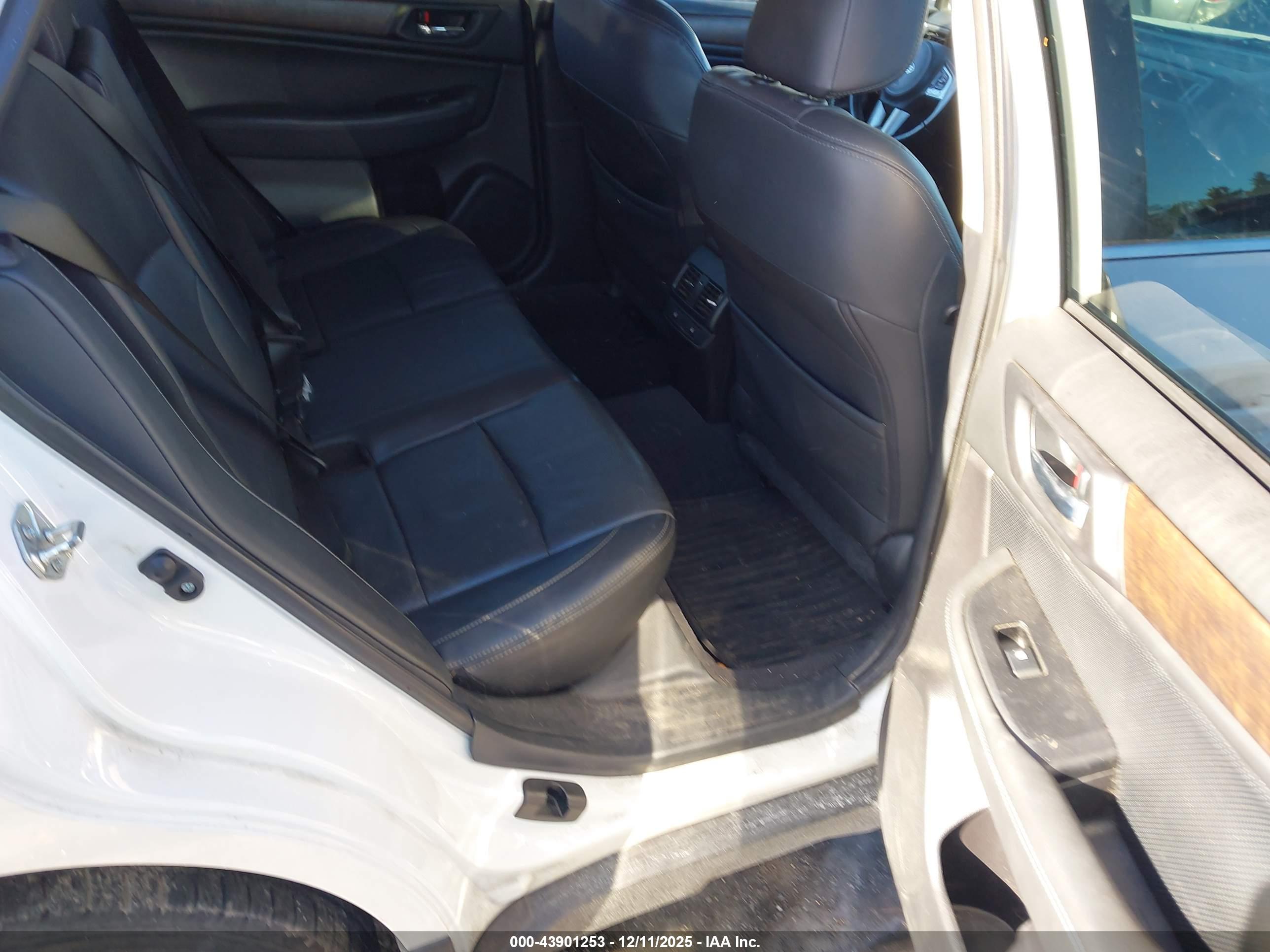 SUBARU OUTBACK image 8