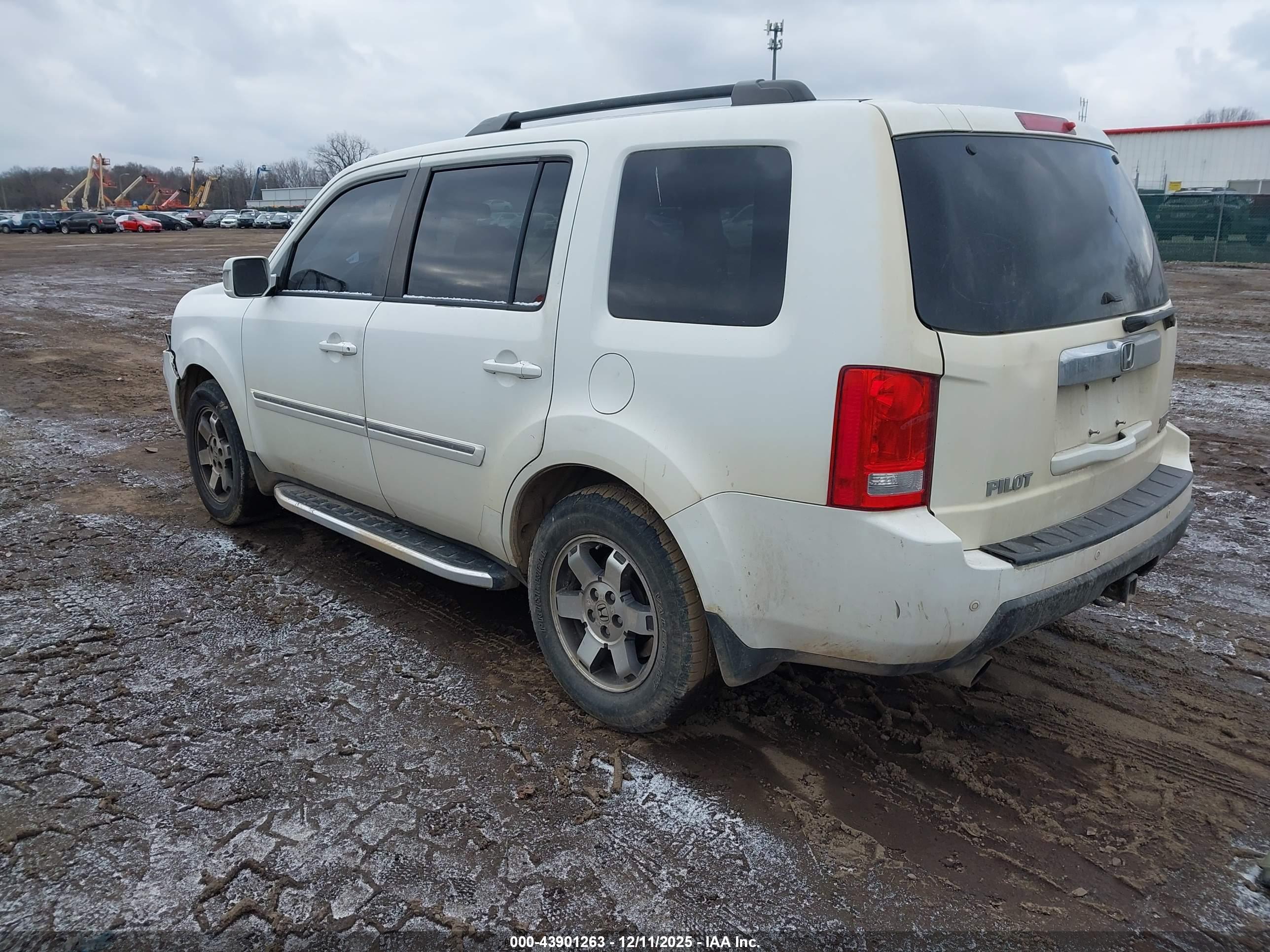 HONDA PILOT image 3