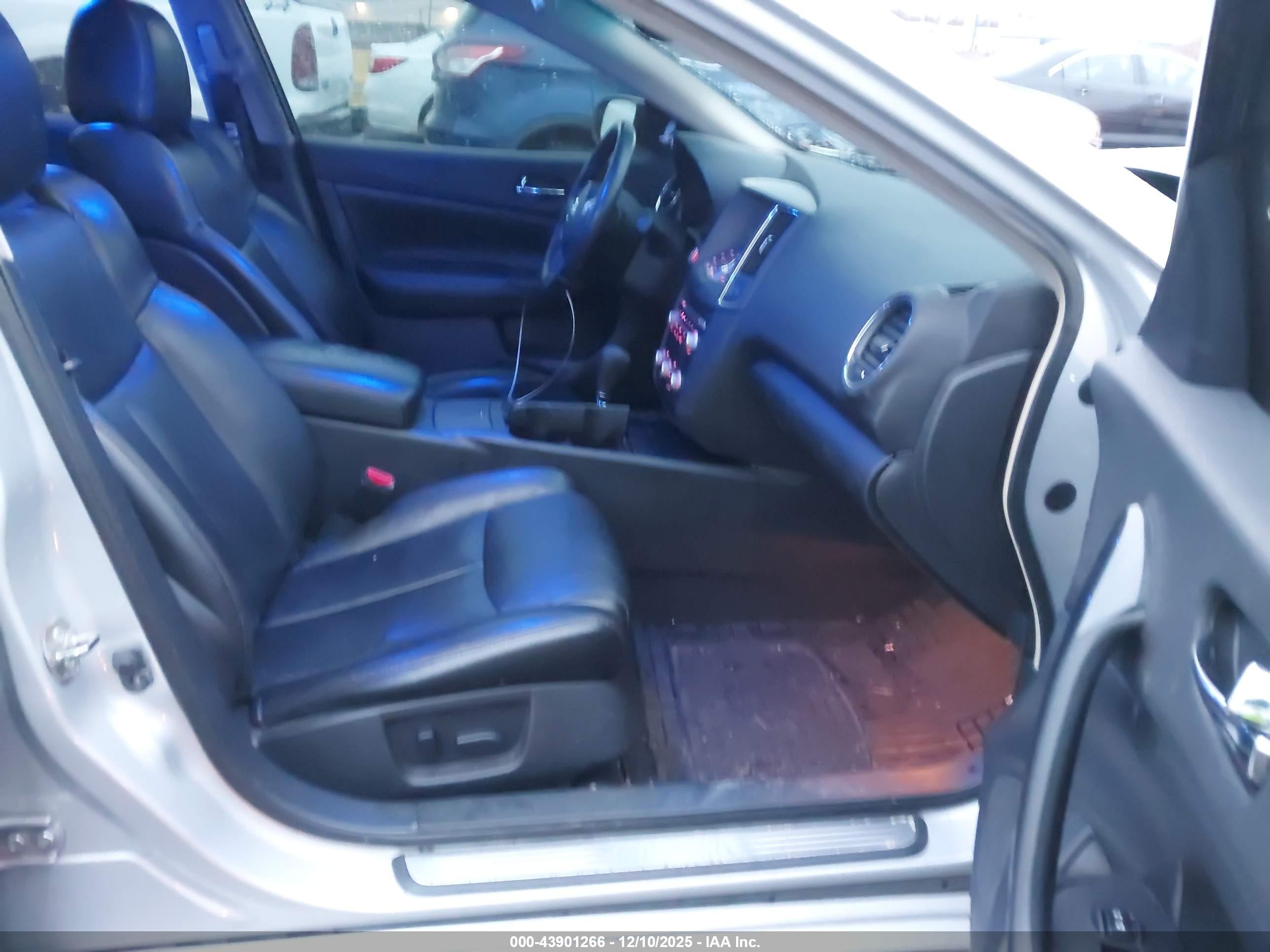 NISSAN MAXIMA image 5