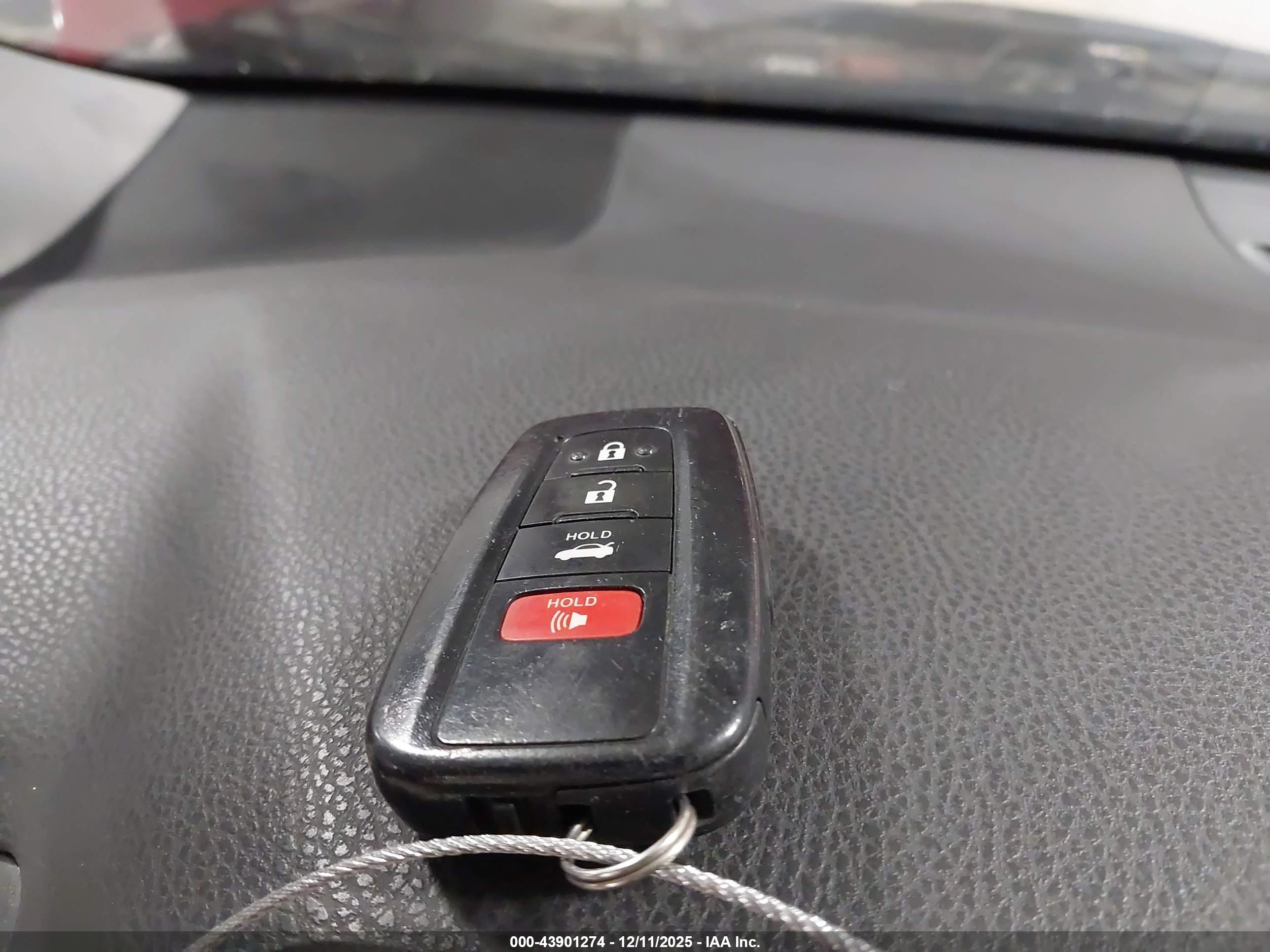 TOYOTA CAMRY image 11