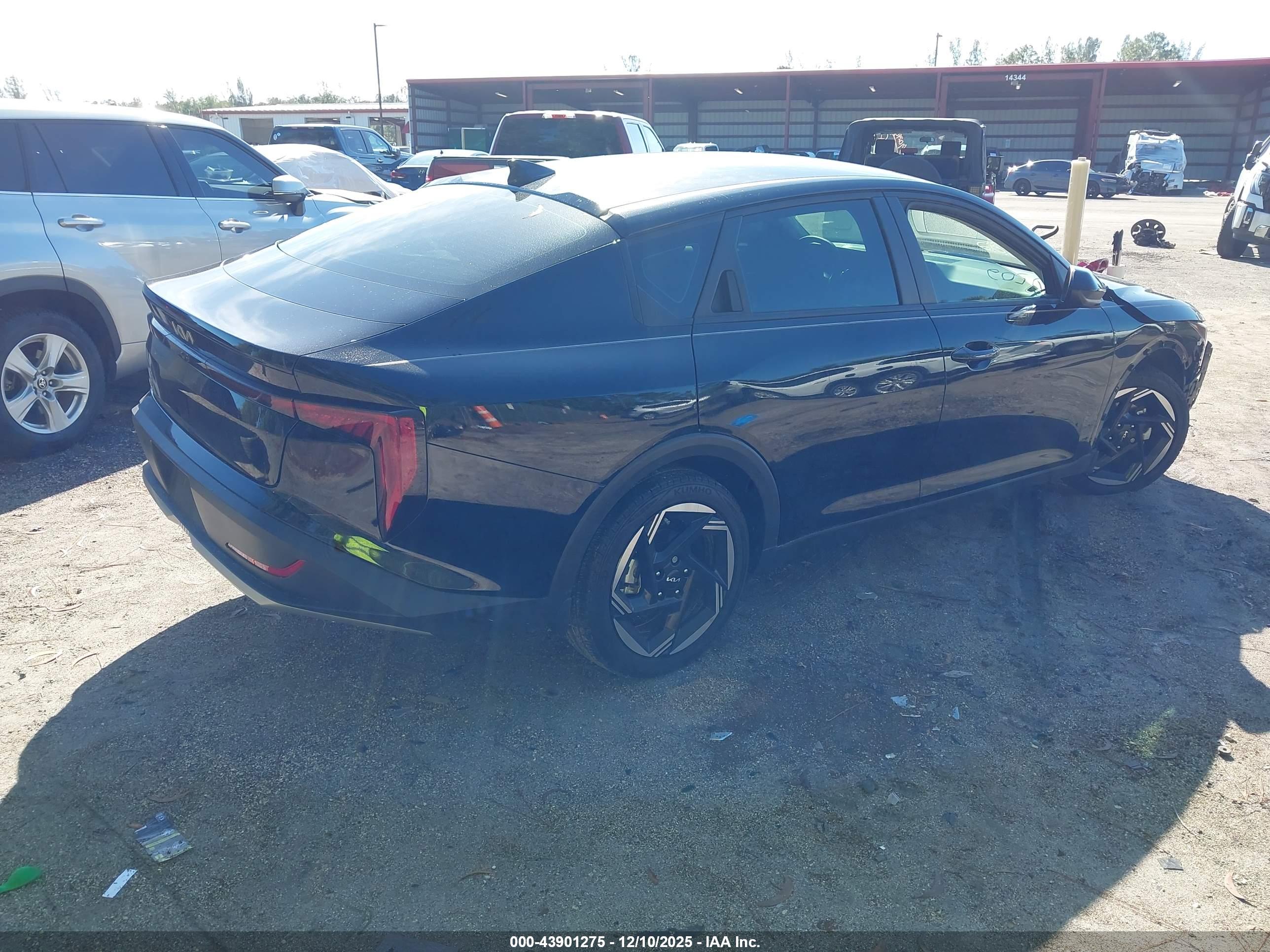 KIA K4 image 4