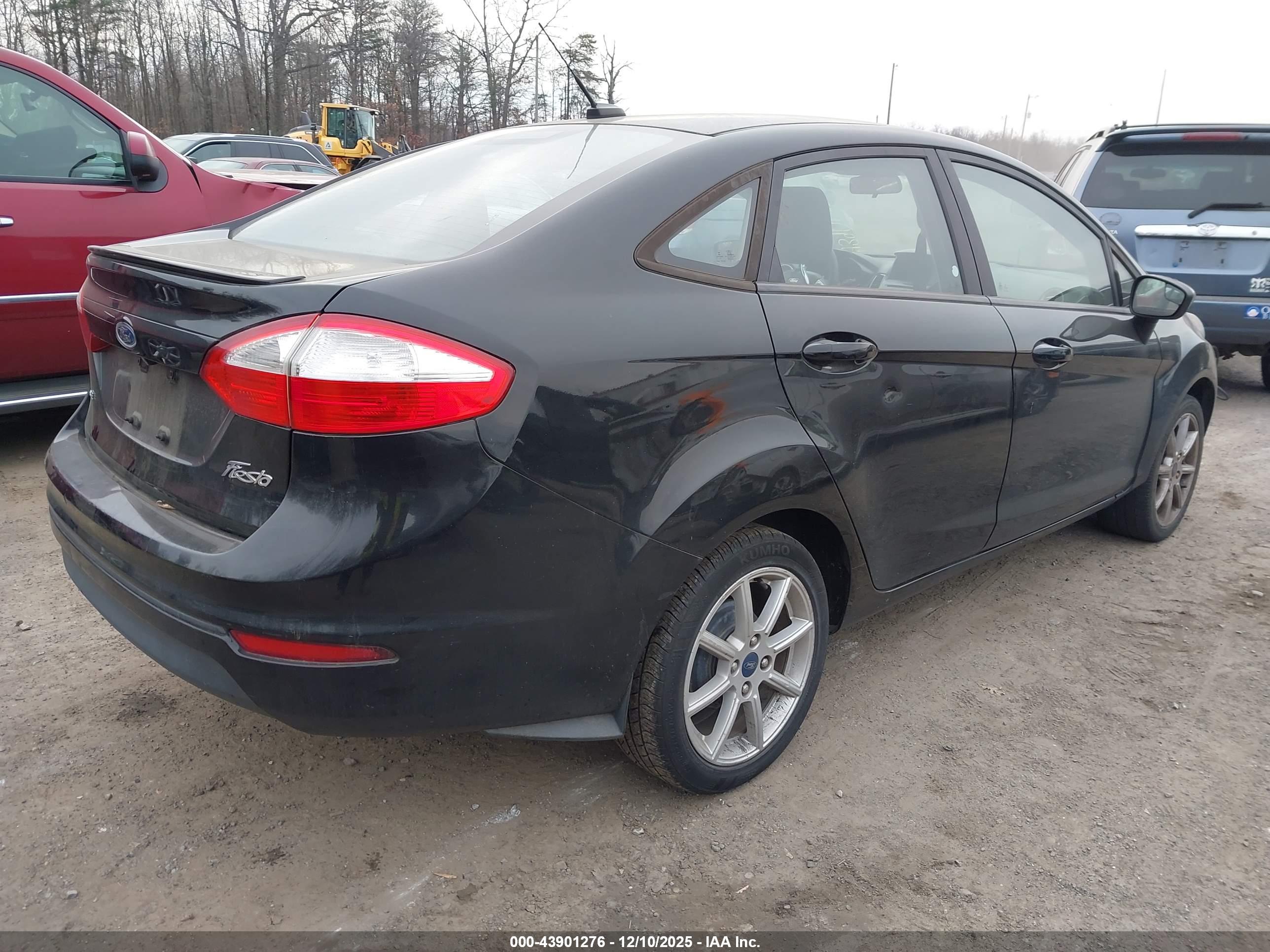 FORD FIESTA image 4