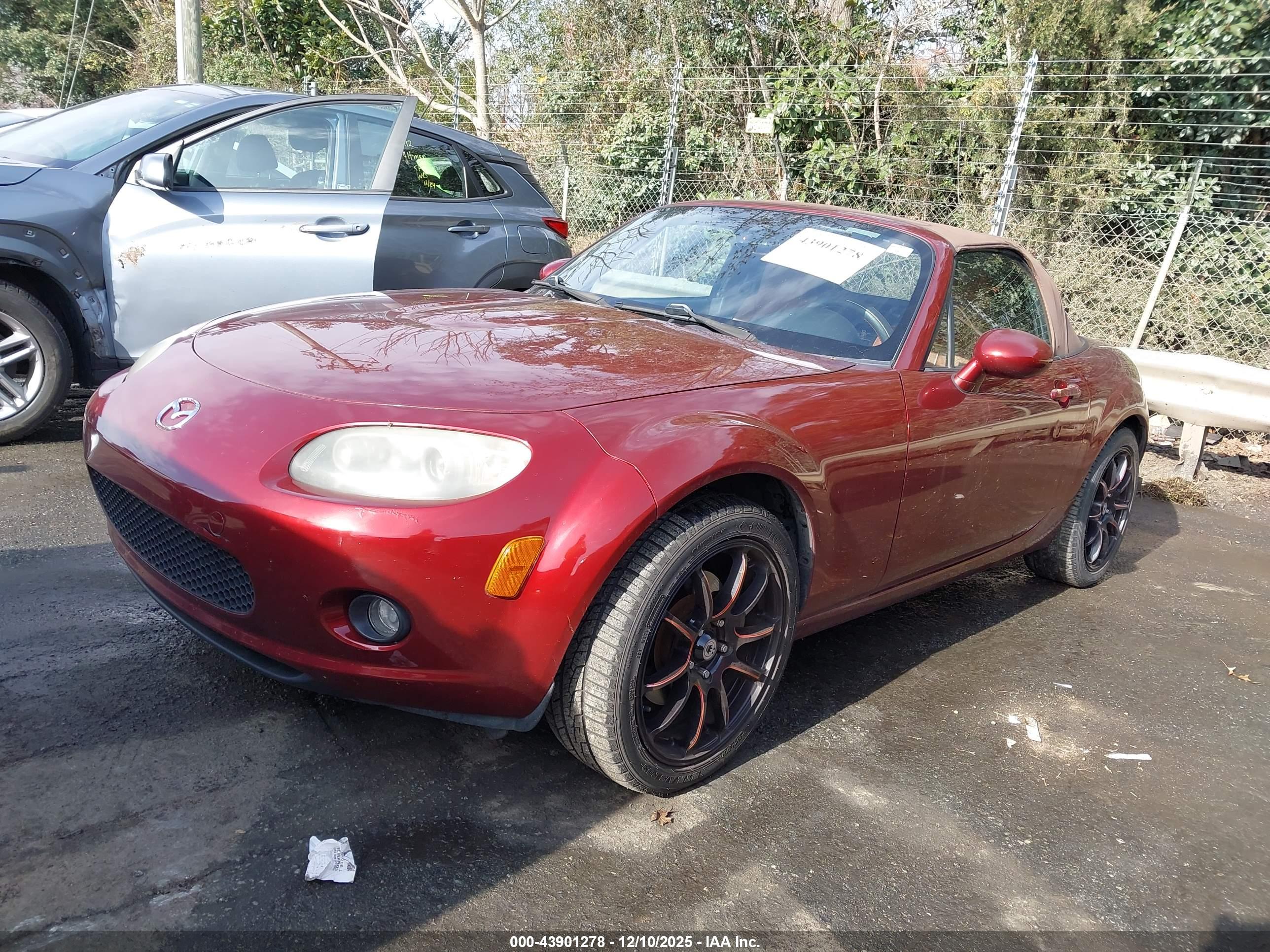 MAZDA MX-5 image 2