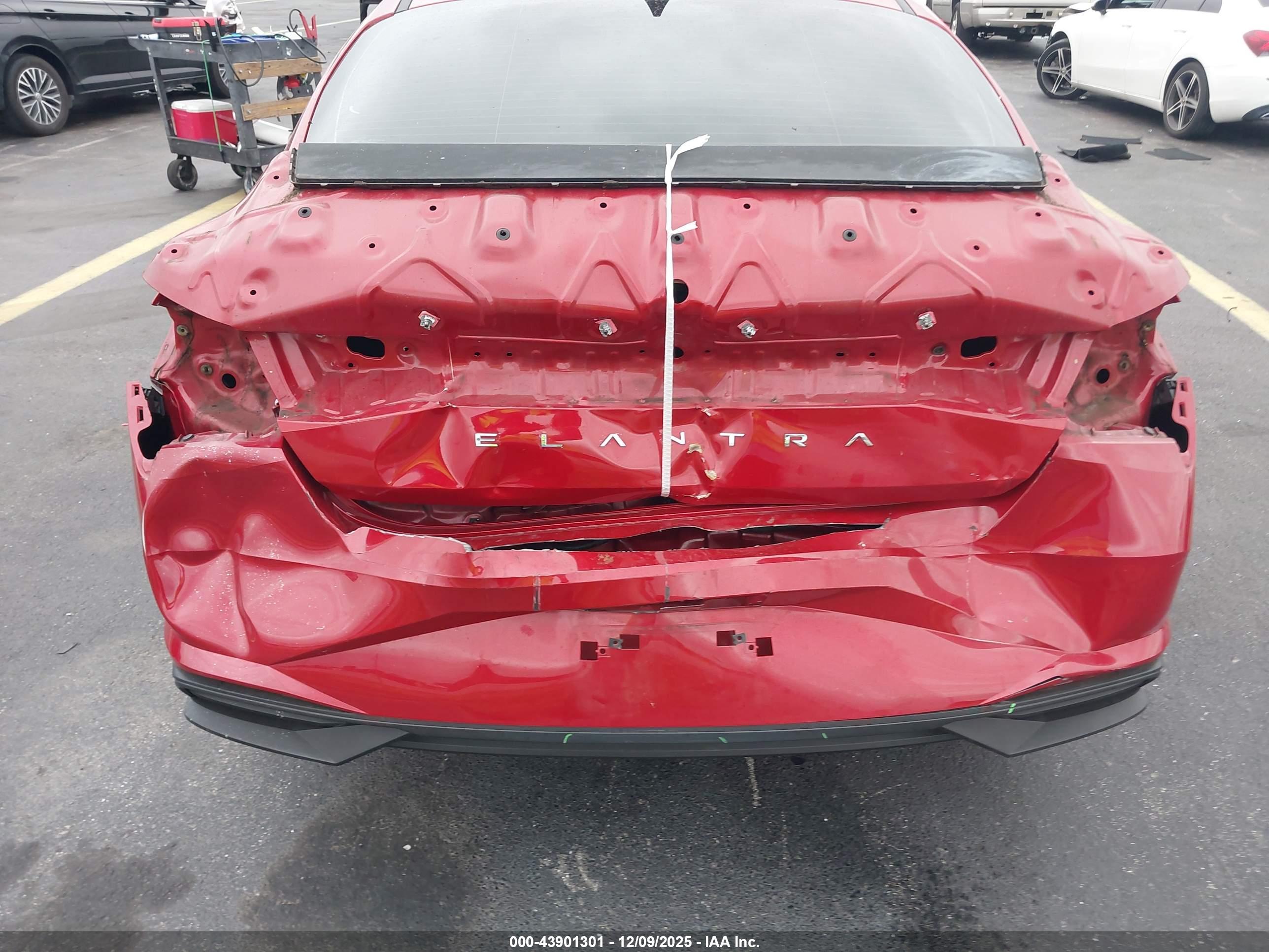 HYUNDAI ELANTRA image 6