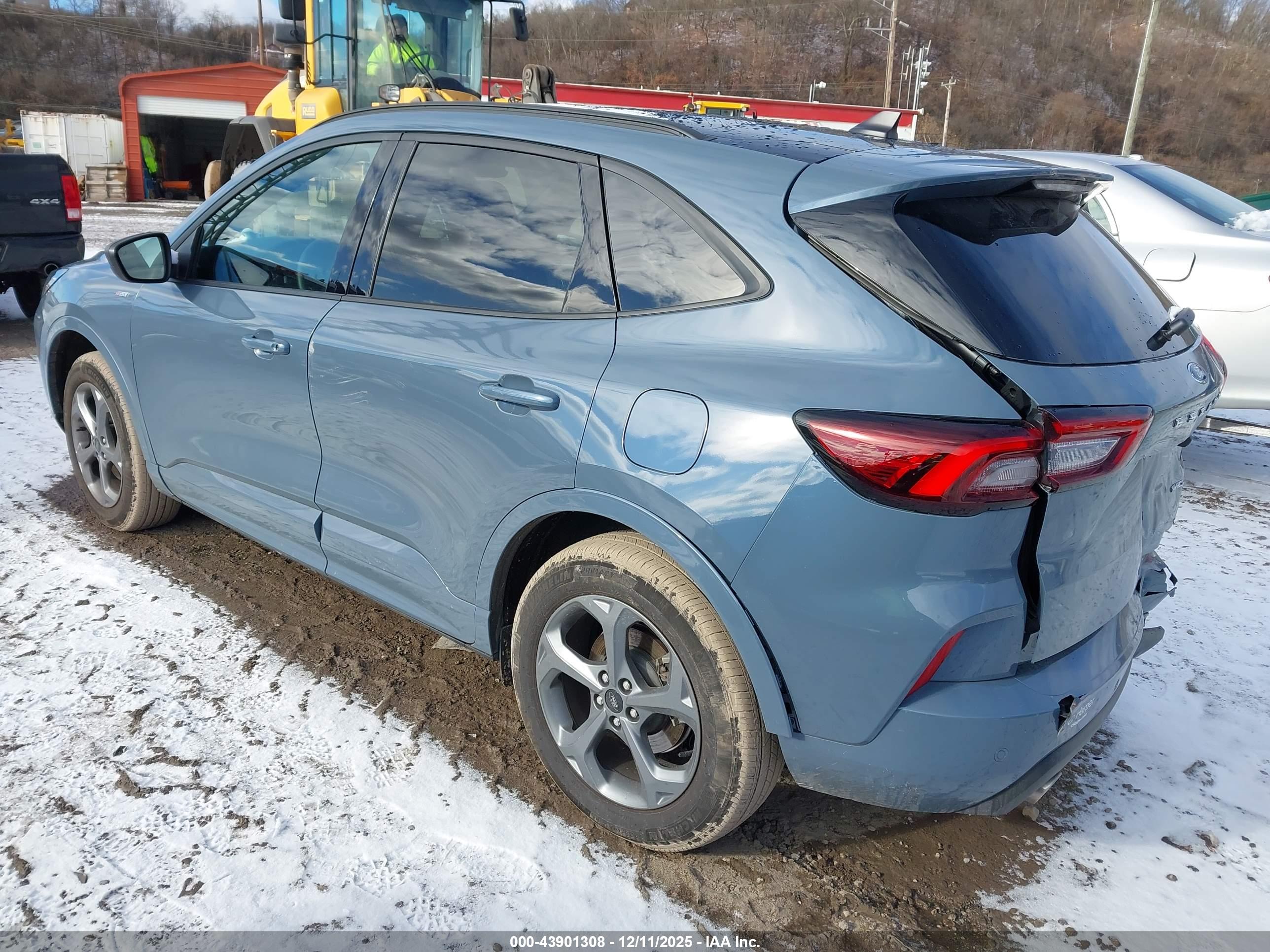 FORD ESCAPE image 3