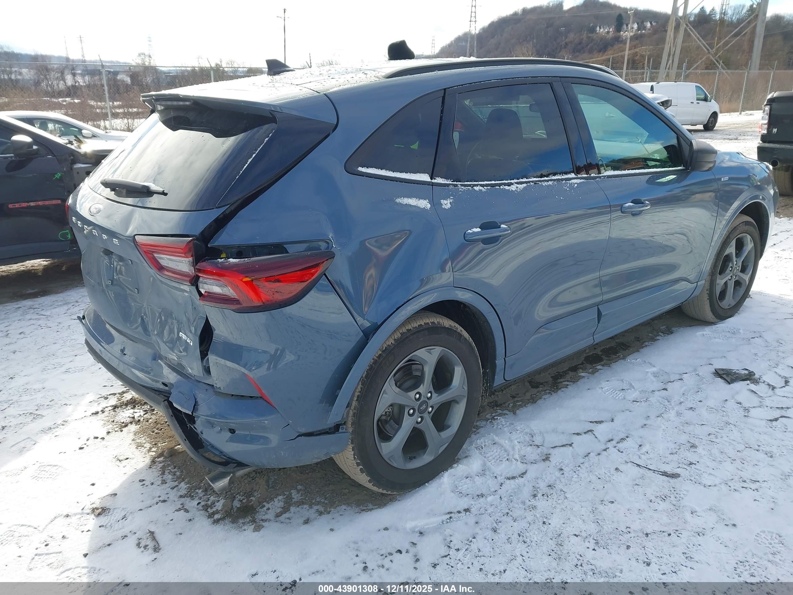 FORD ESCAPE image 4