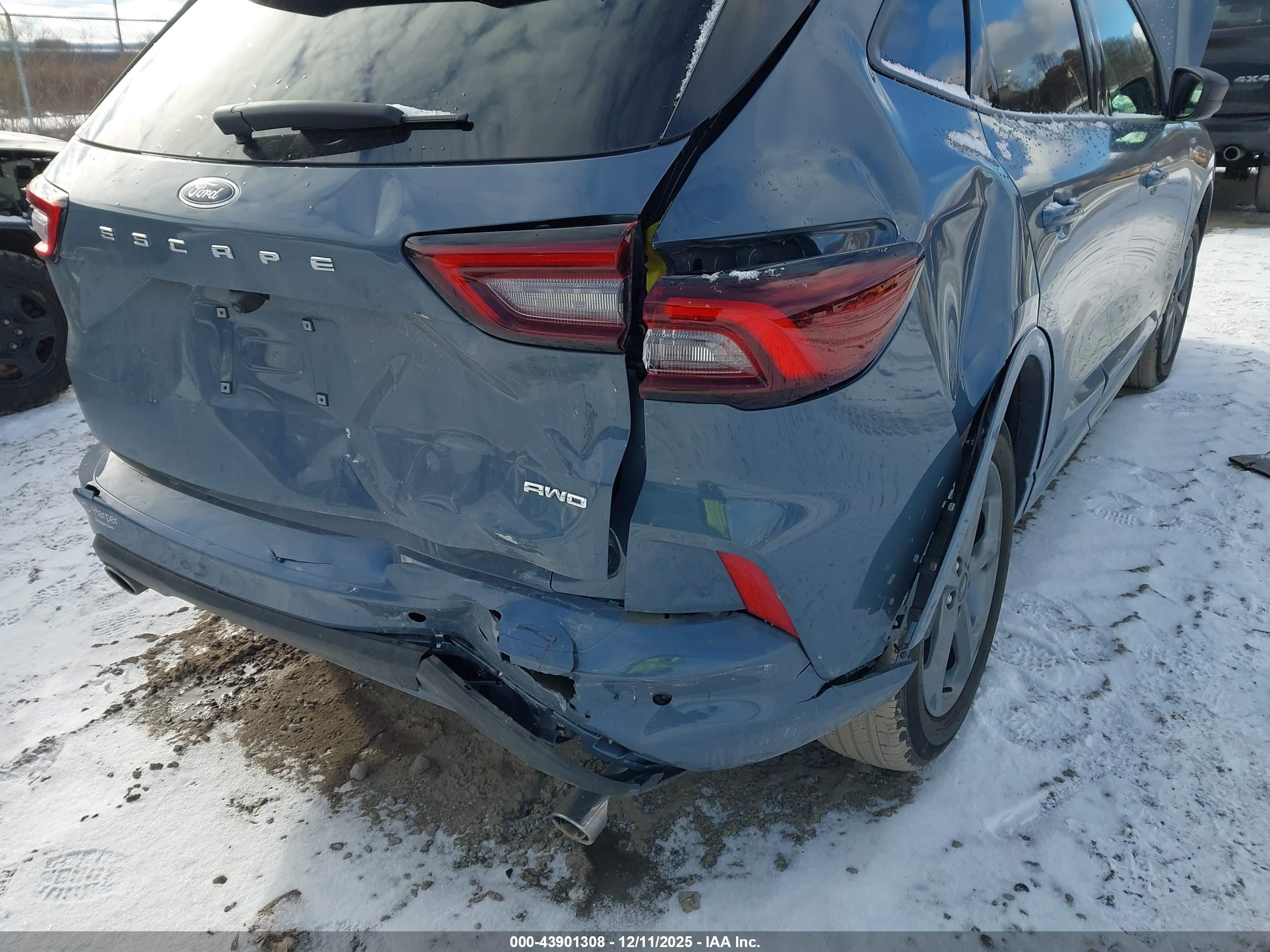 FORD ESCAPE image 6