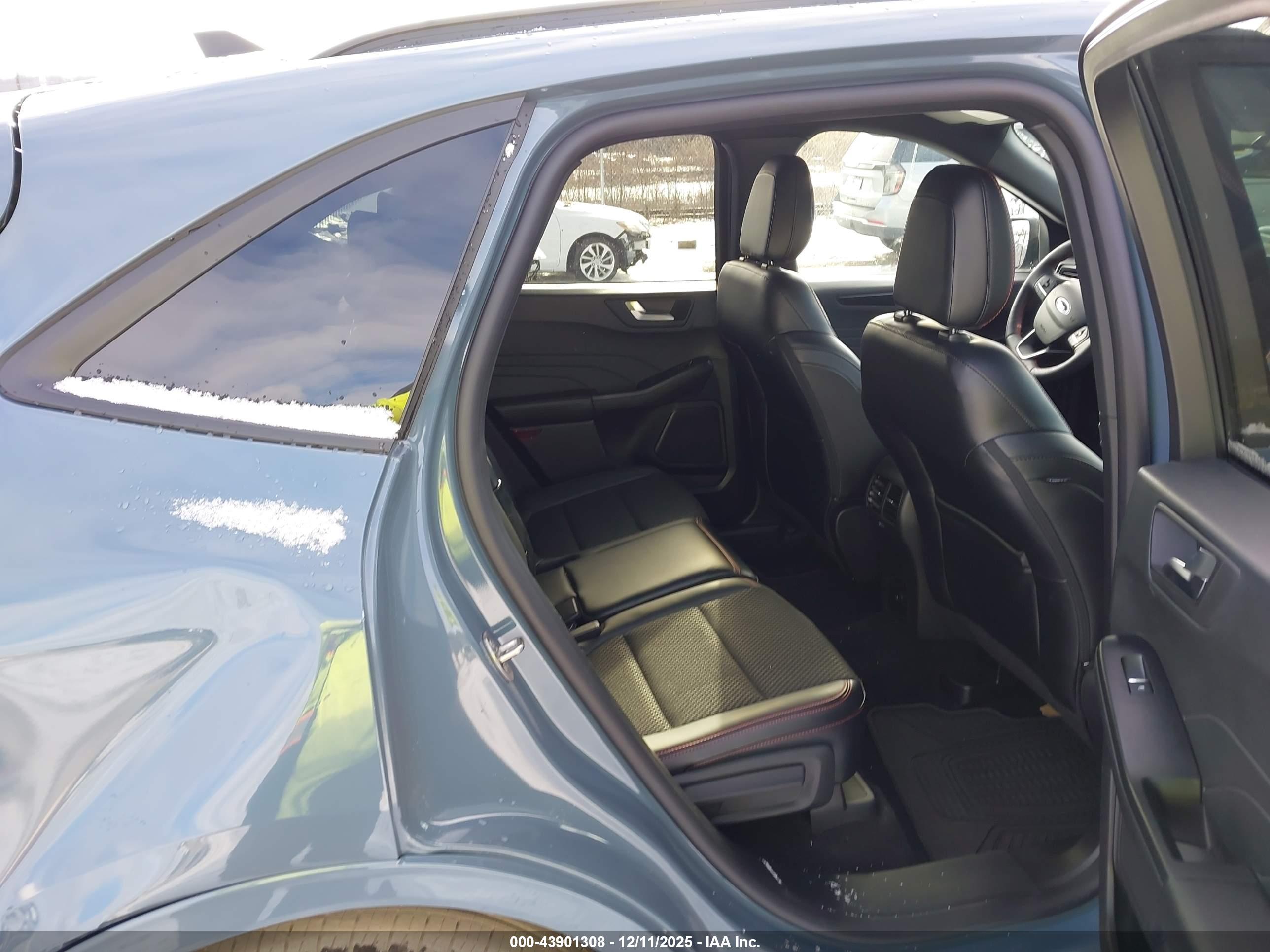 FORD ESCAPE image 8