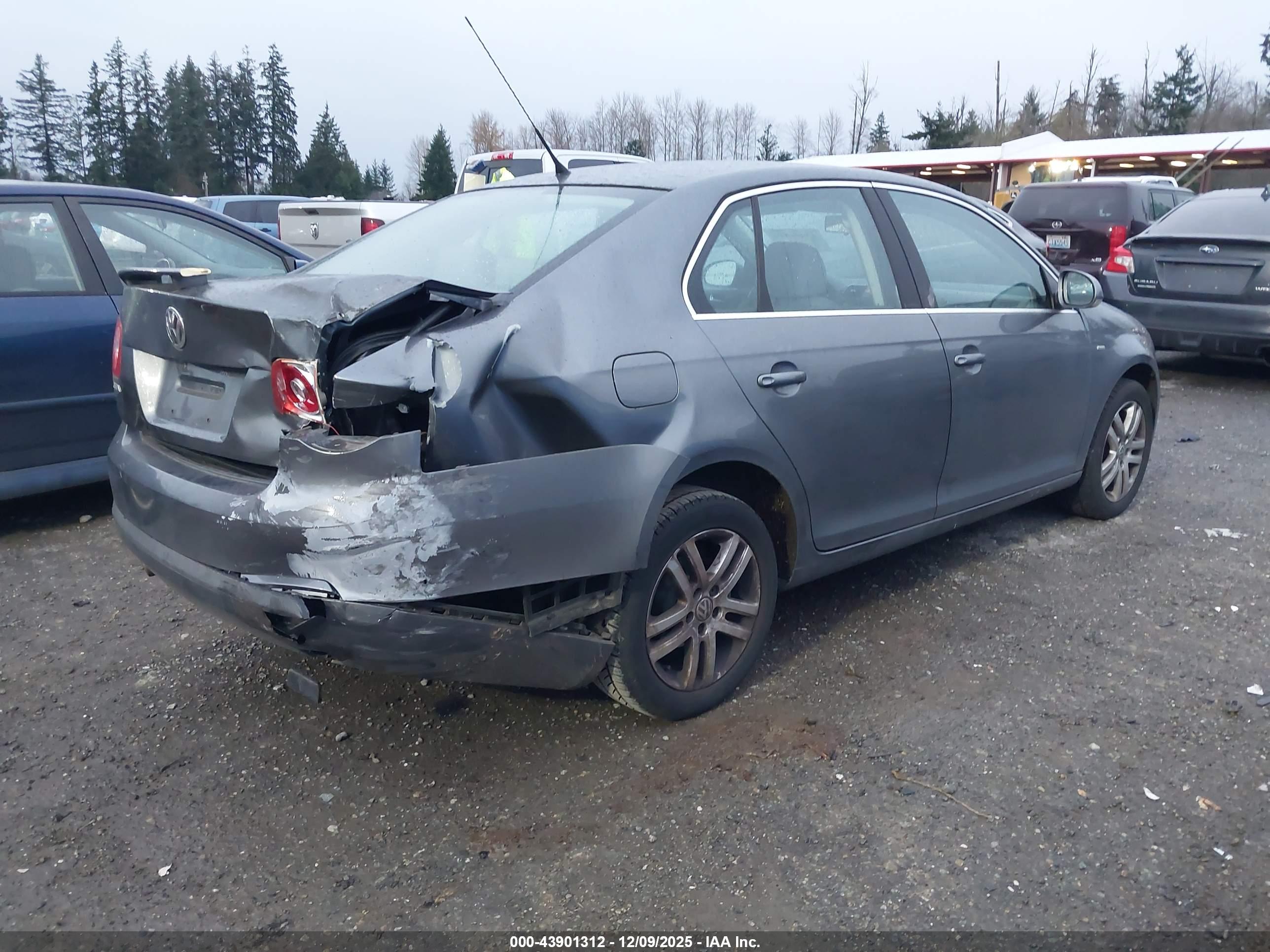 VOLKSWAGEN JETTA image 4