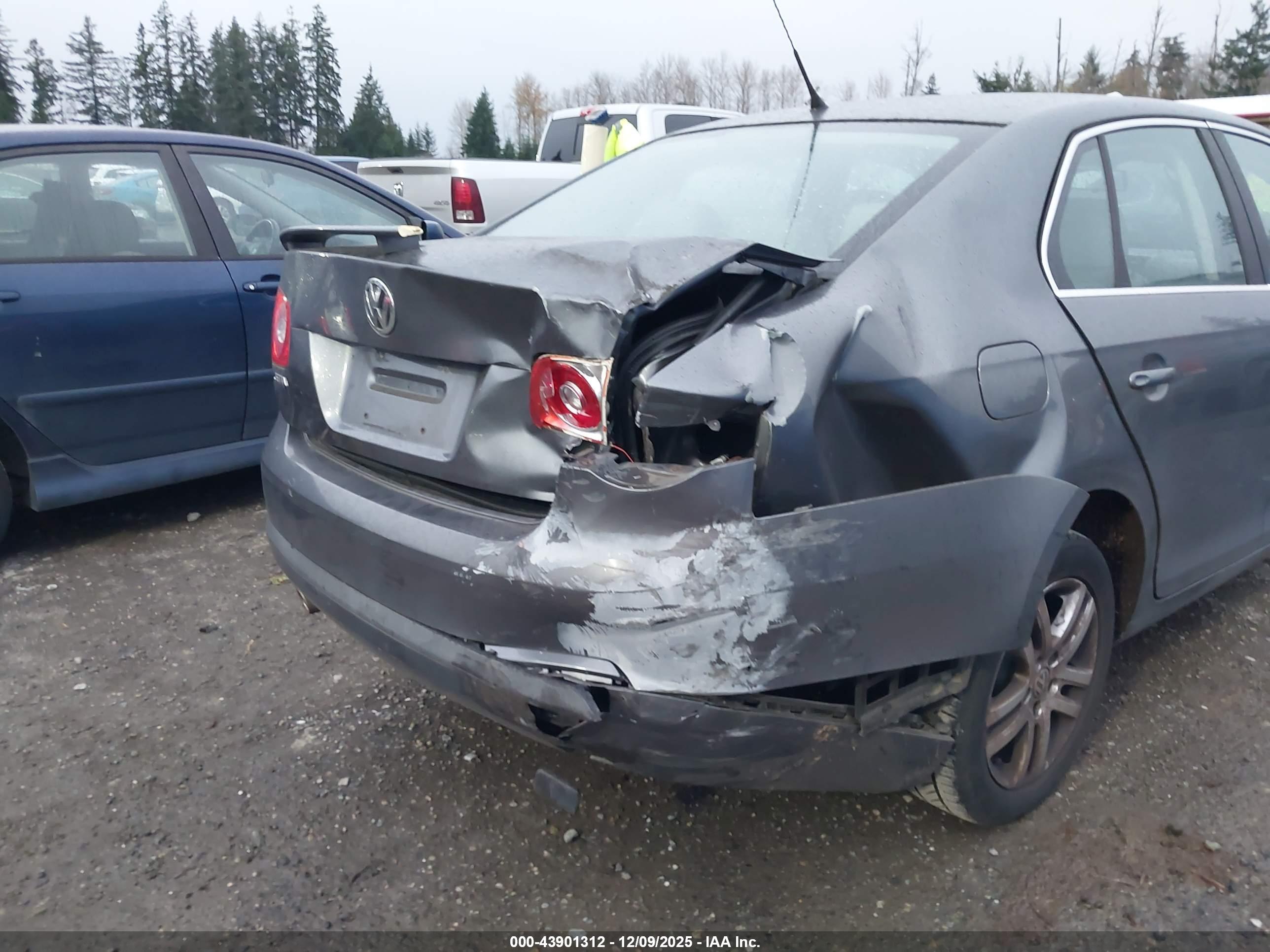 VOLKSWAGEN JETTA image 6