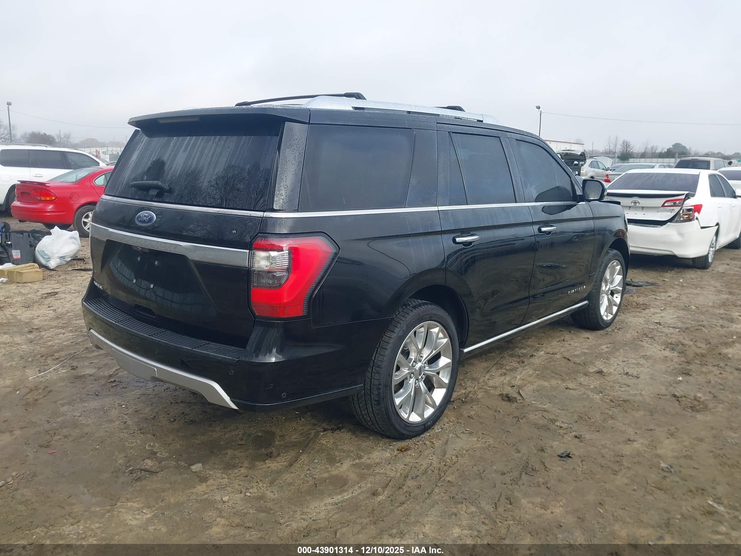 FORD EXPEDITION image 4