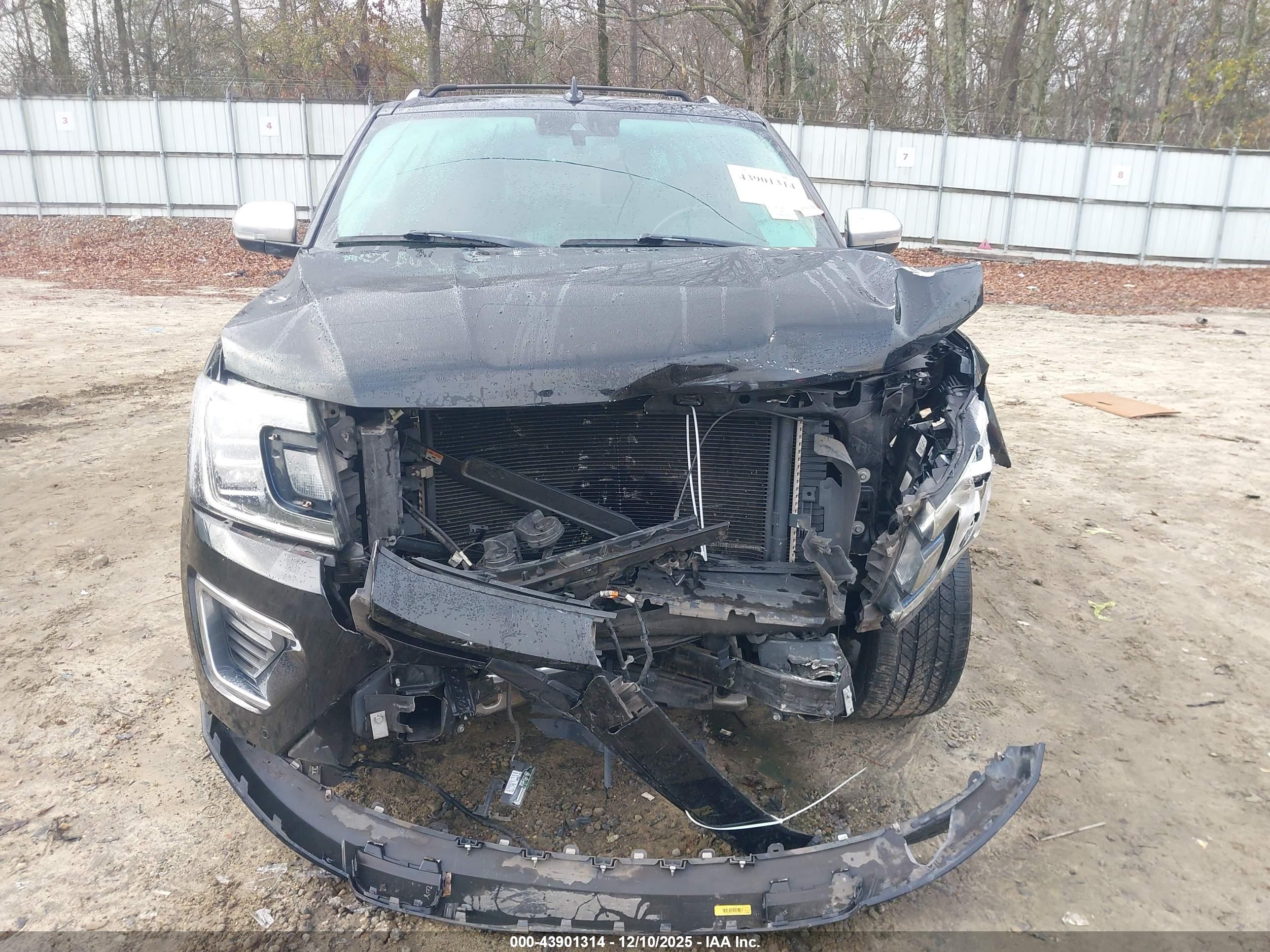 FORD EXPEDITION image 6