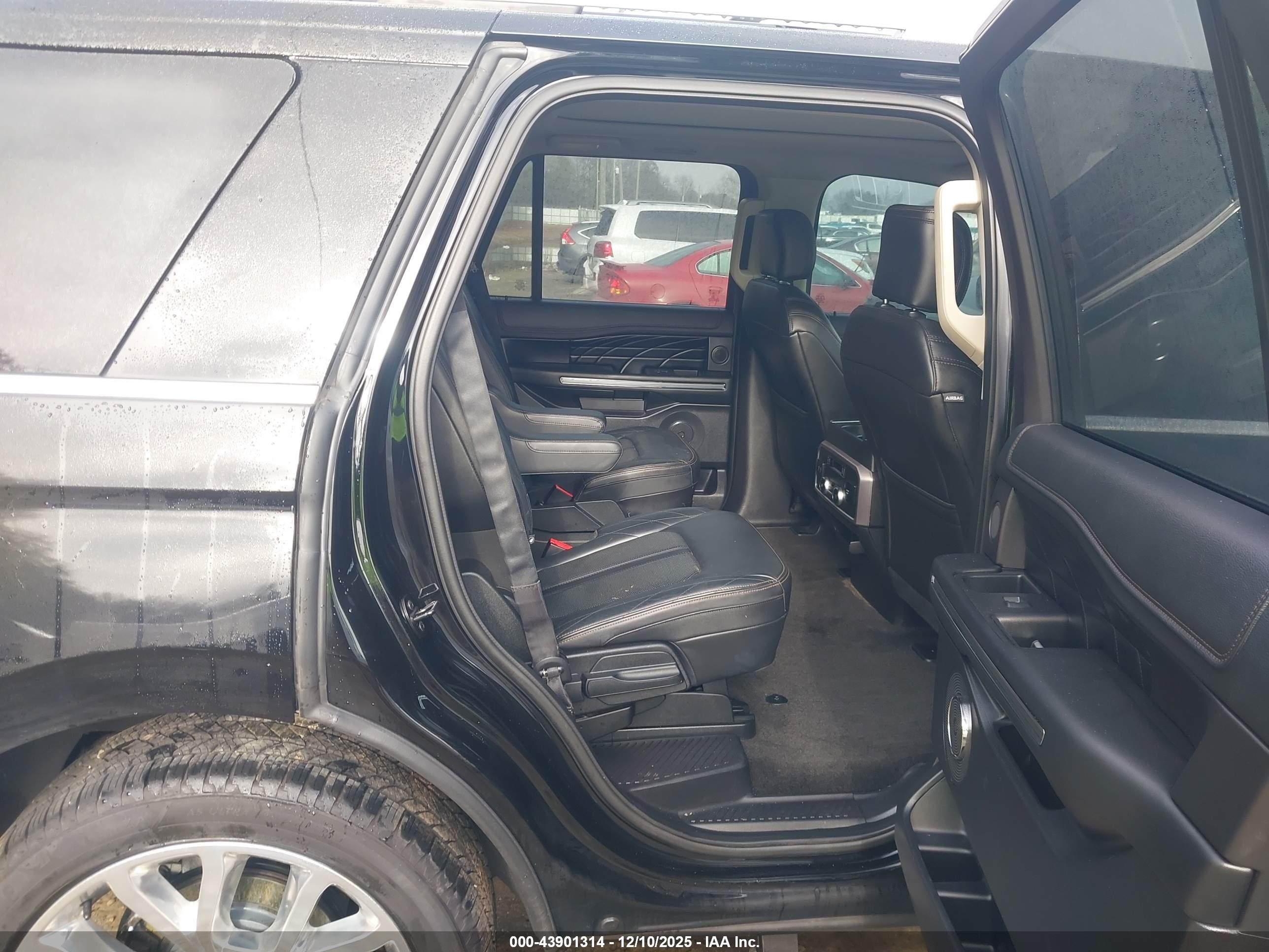 FORD EXPEDITION image 8