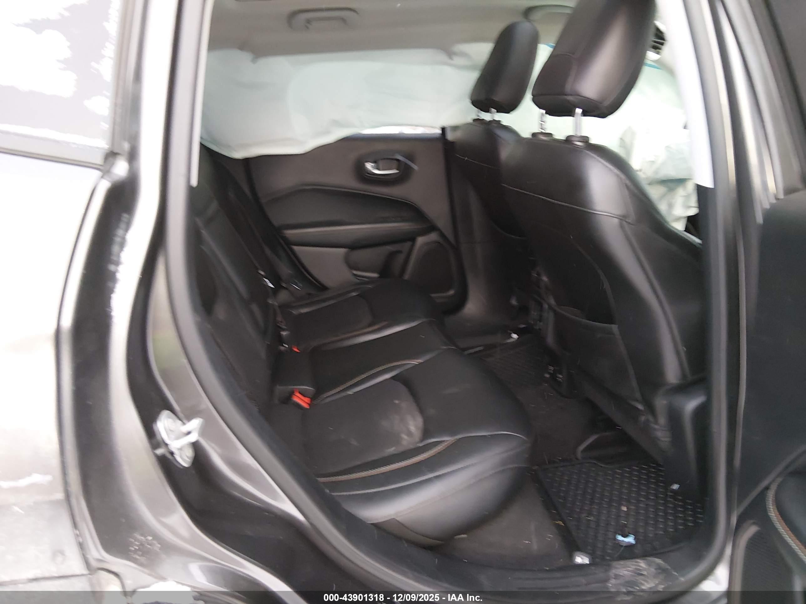 JEEP COMPASS image 8