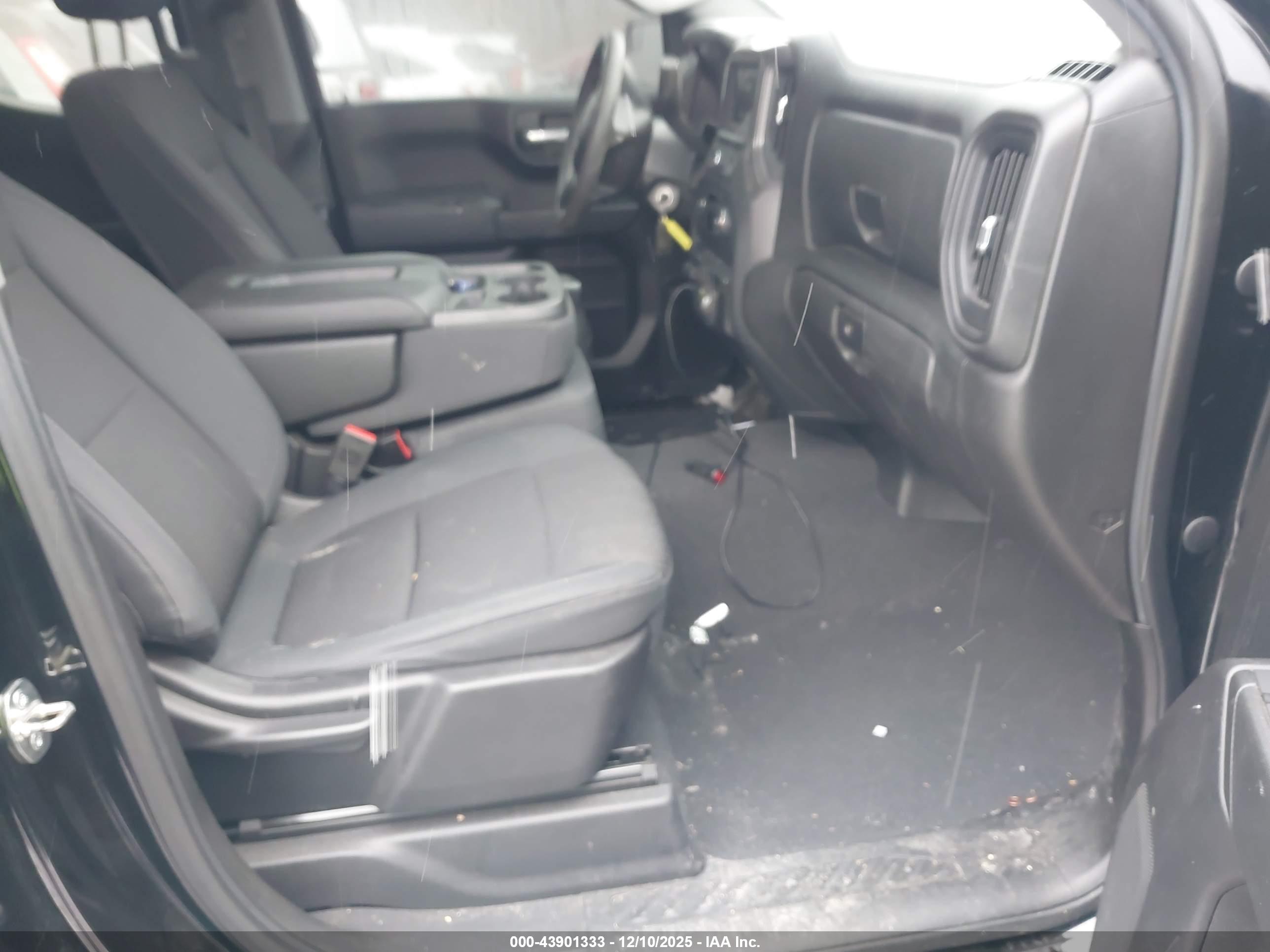CHEVROLET SILVERADO image 5