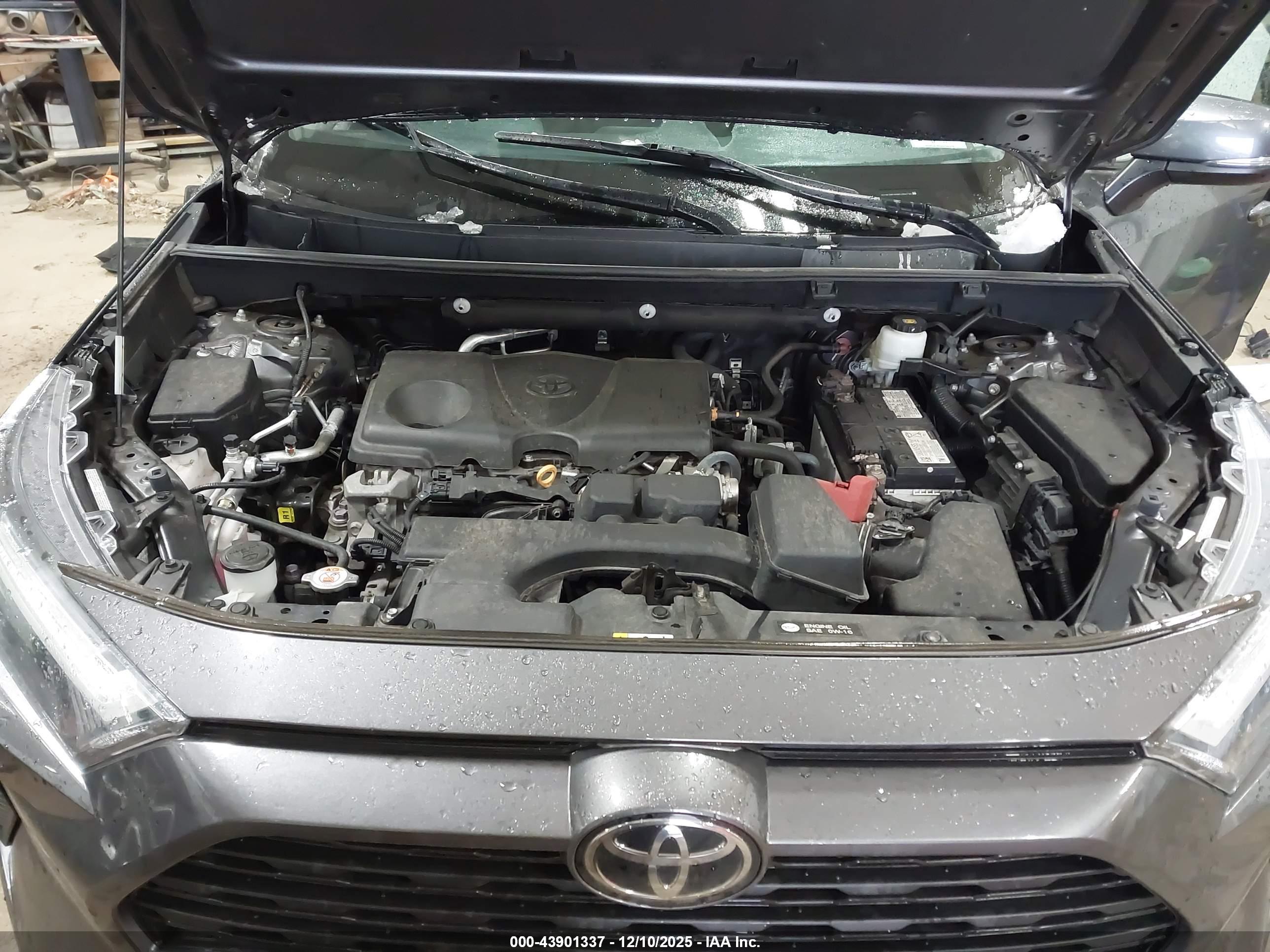 TOYOTA RAV4 image 10