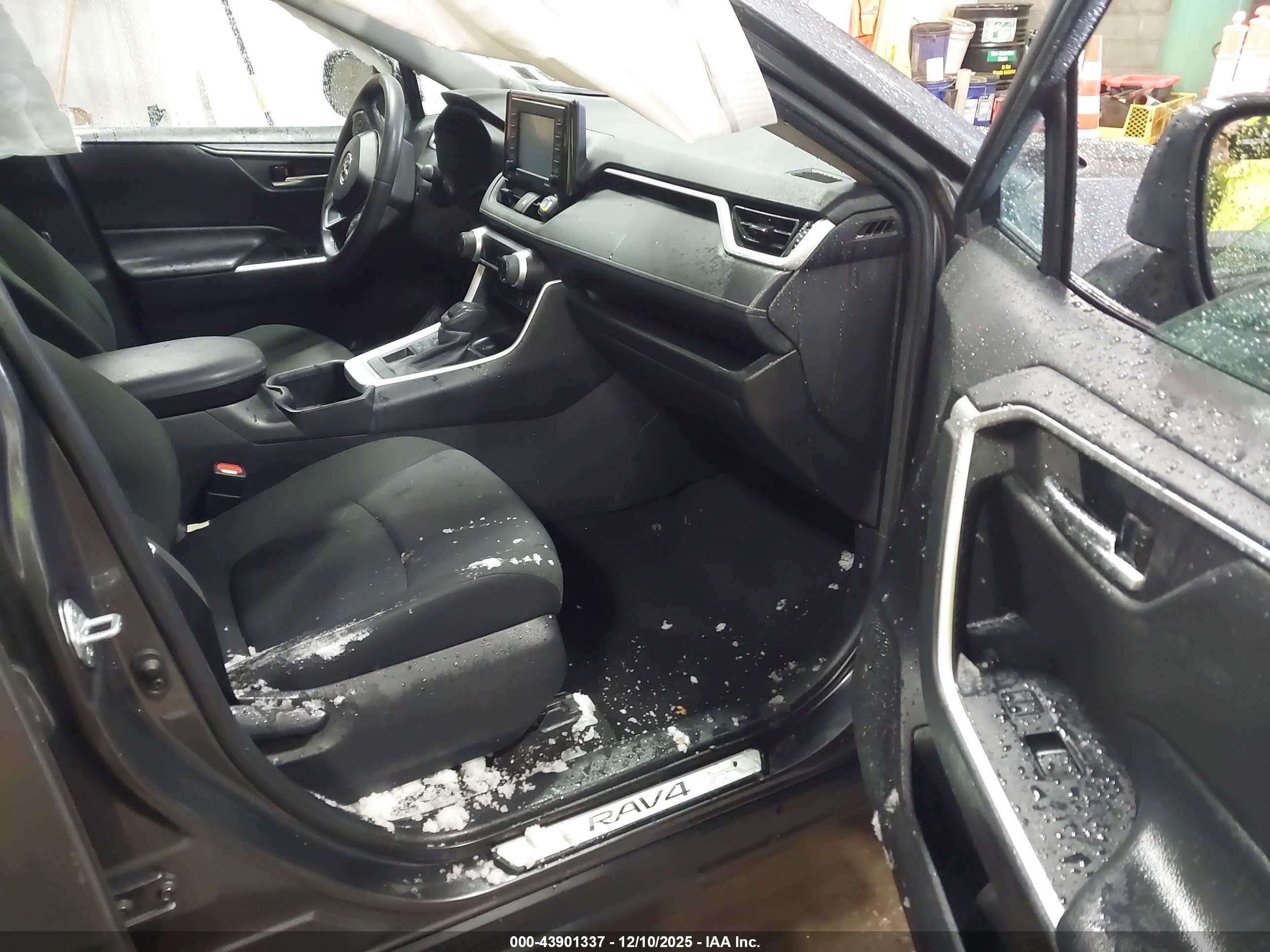 TOYOTA RAV4 image 5