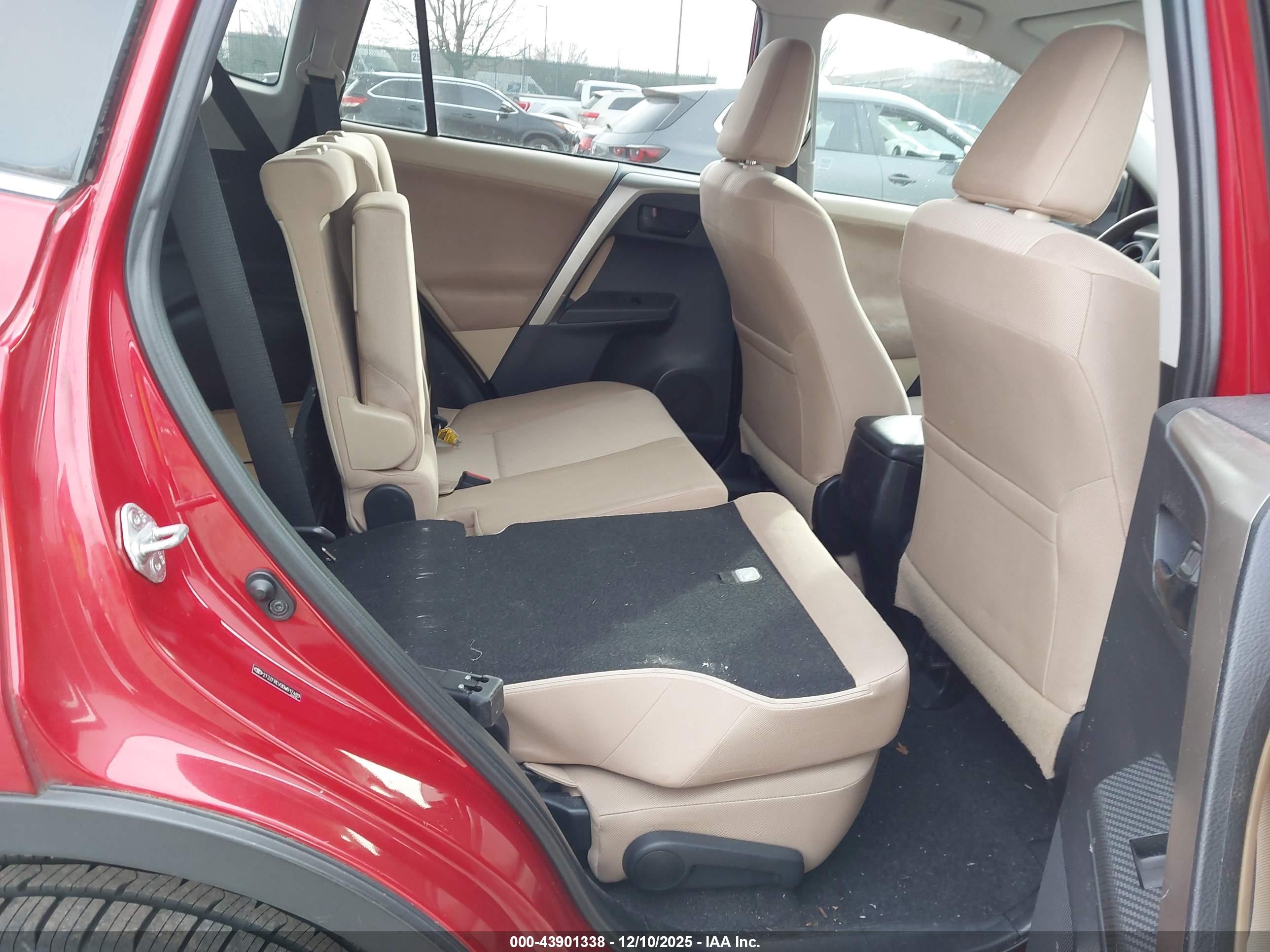 TOYOTA RAV4 image 8