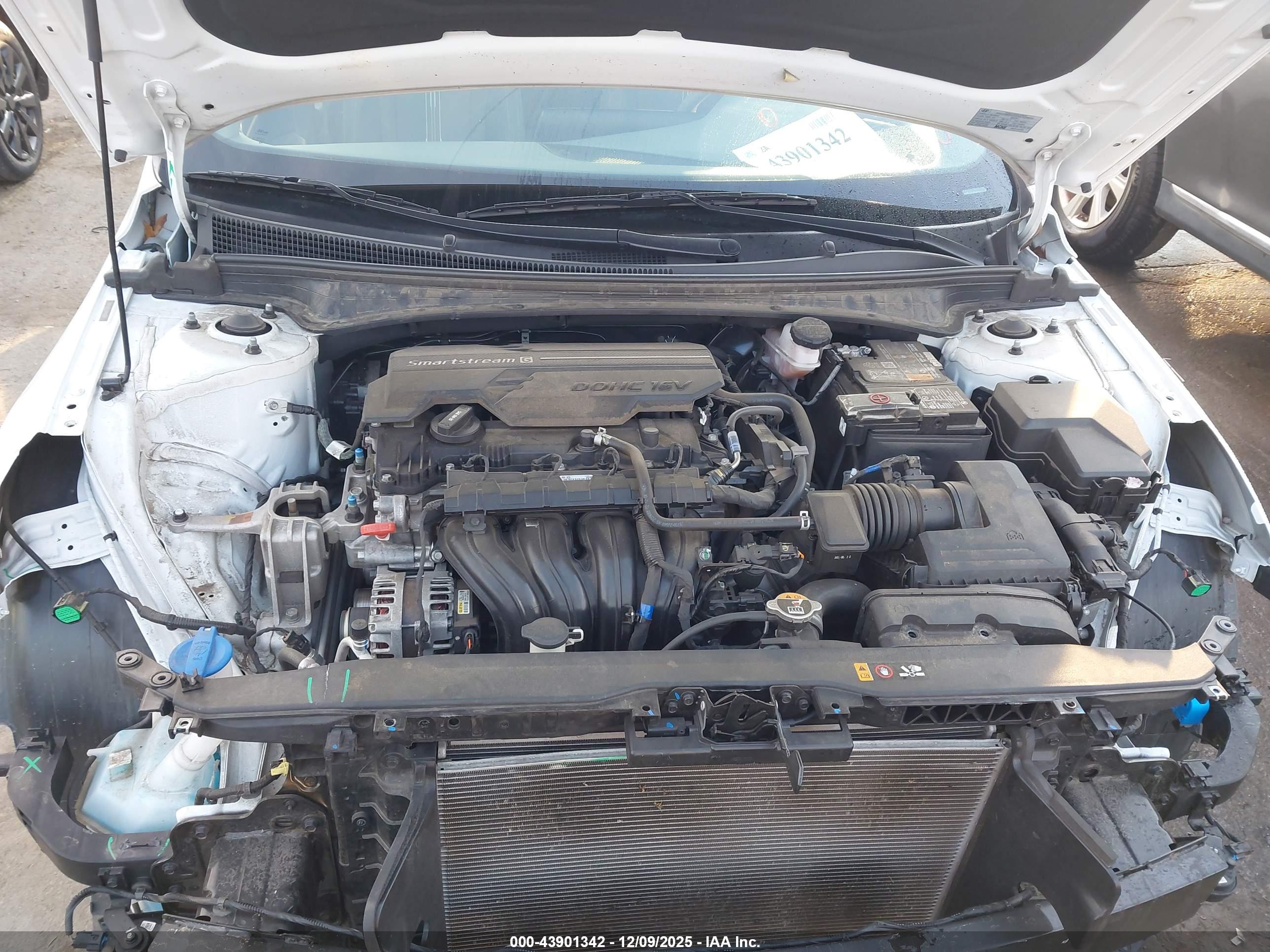 HYUNDAI ELANTRA image 10