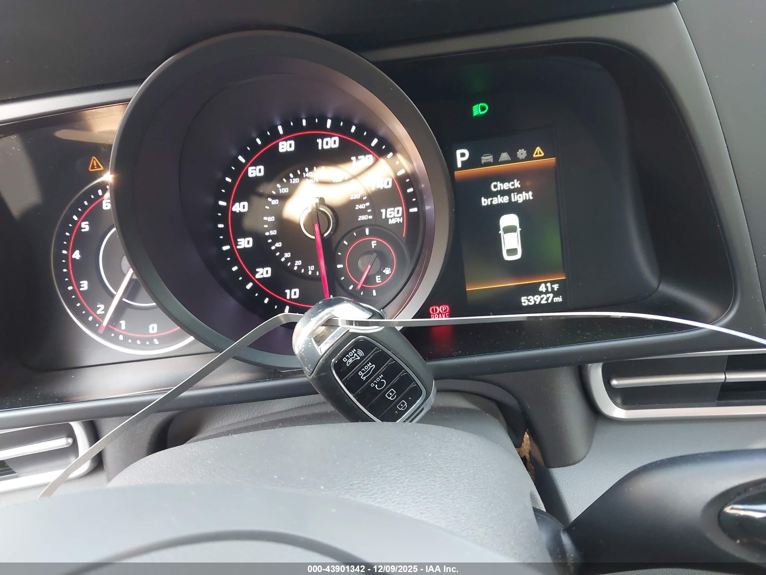HYUNDAI ELANTRA image 11
