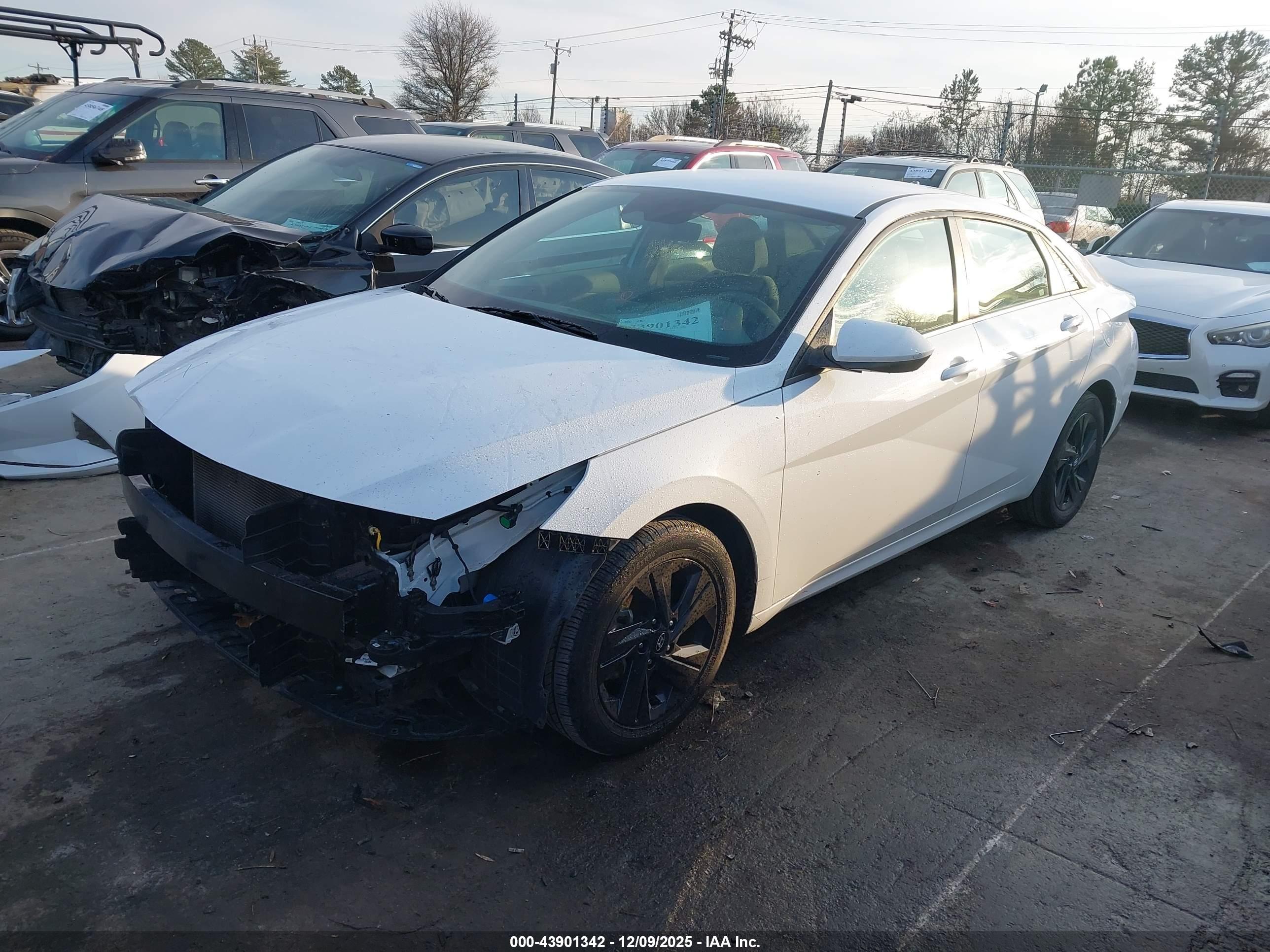 HYUNDAI ELANTRA image 2