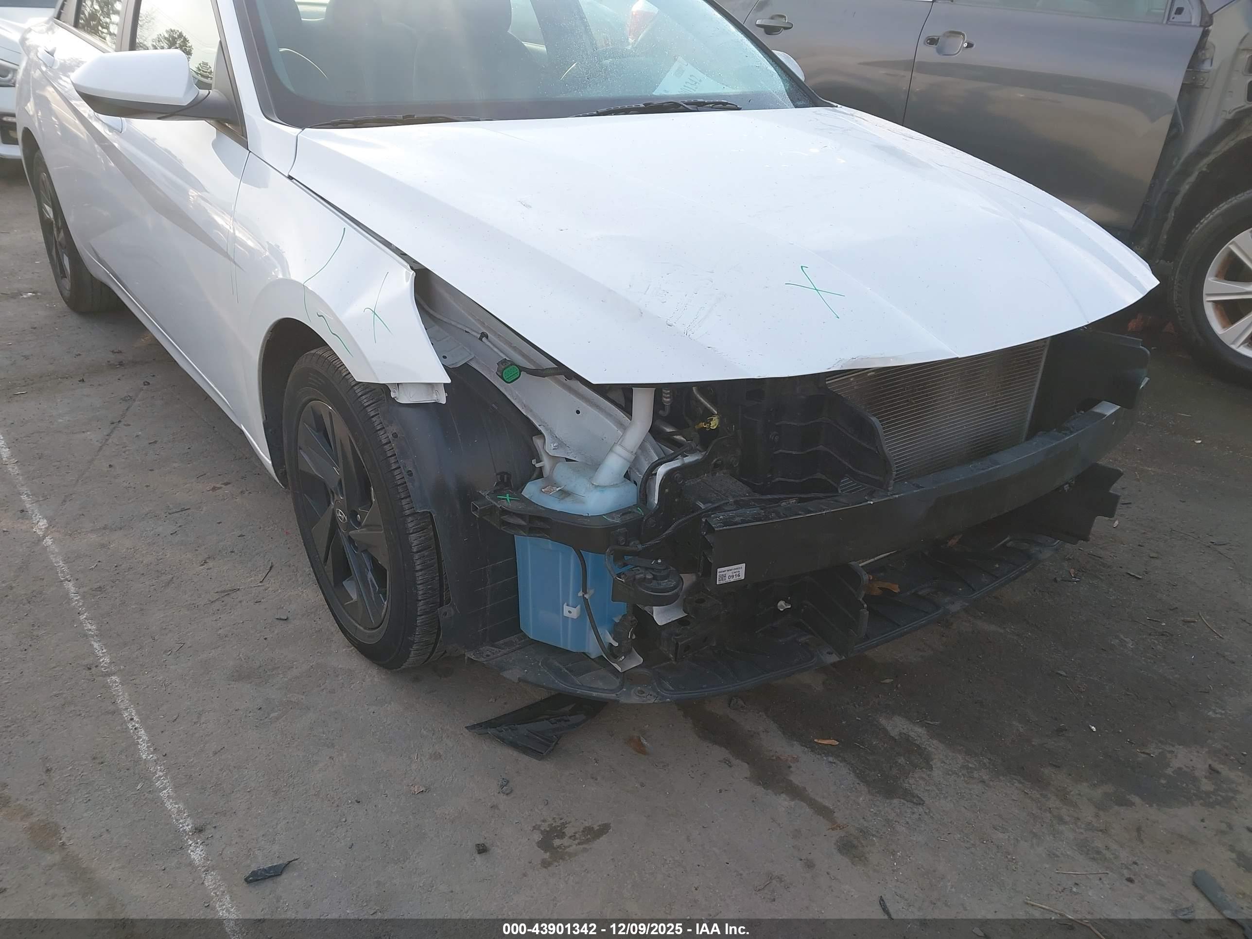 HYUNDAI ELANTRA image 6