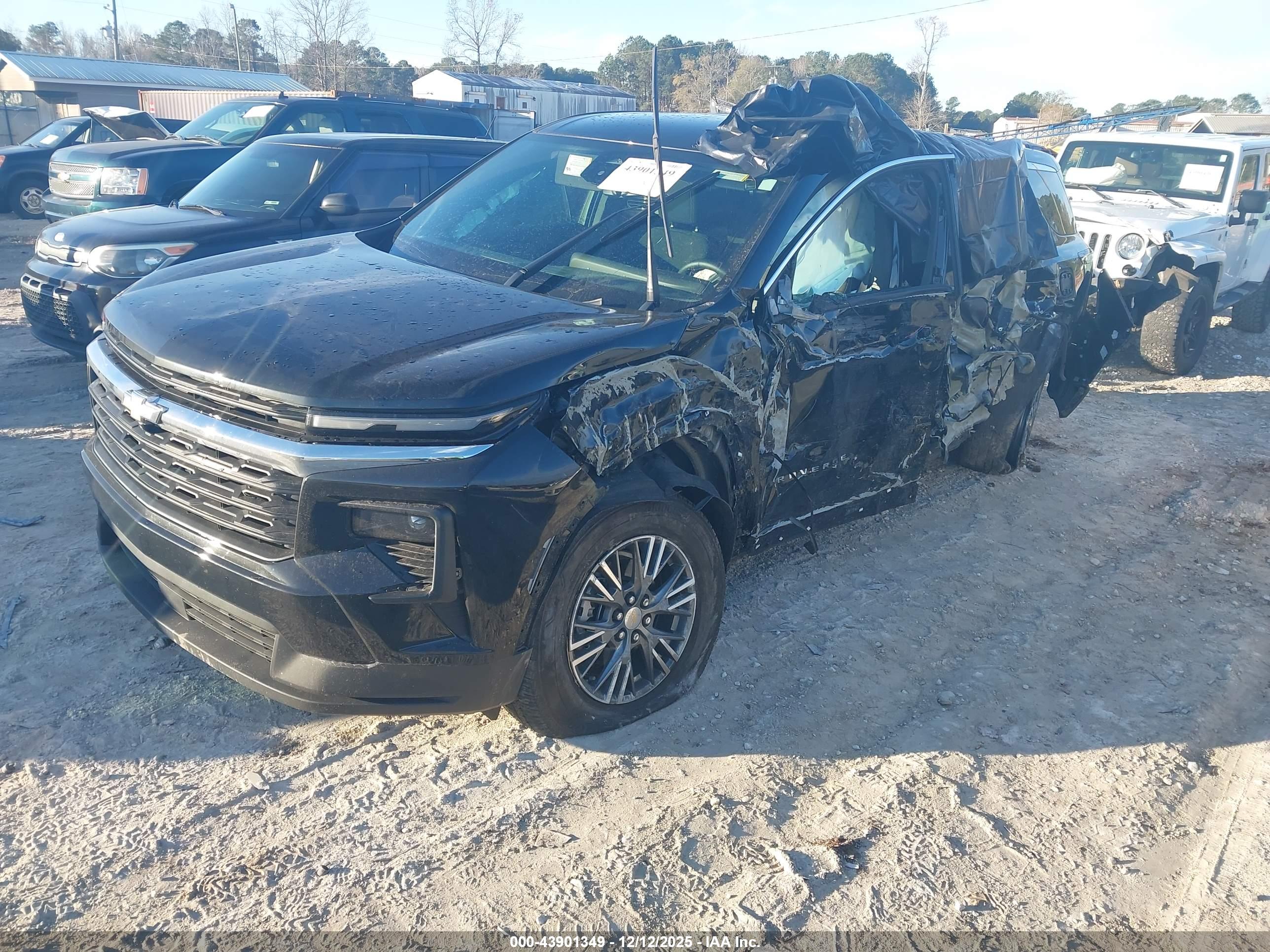 CHEVROLET TRAVERSE image 2