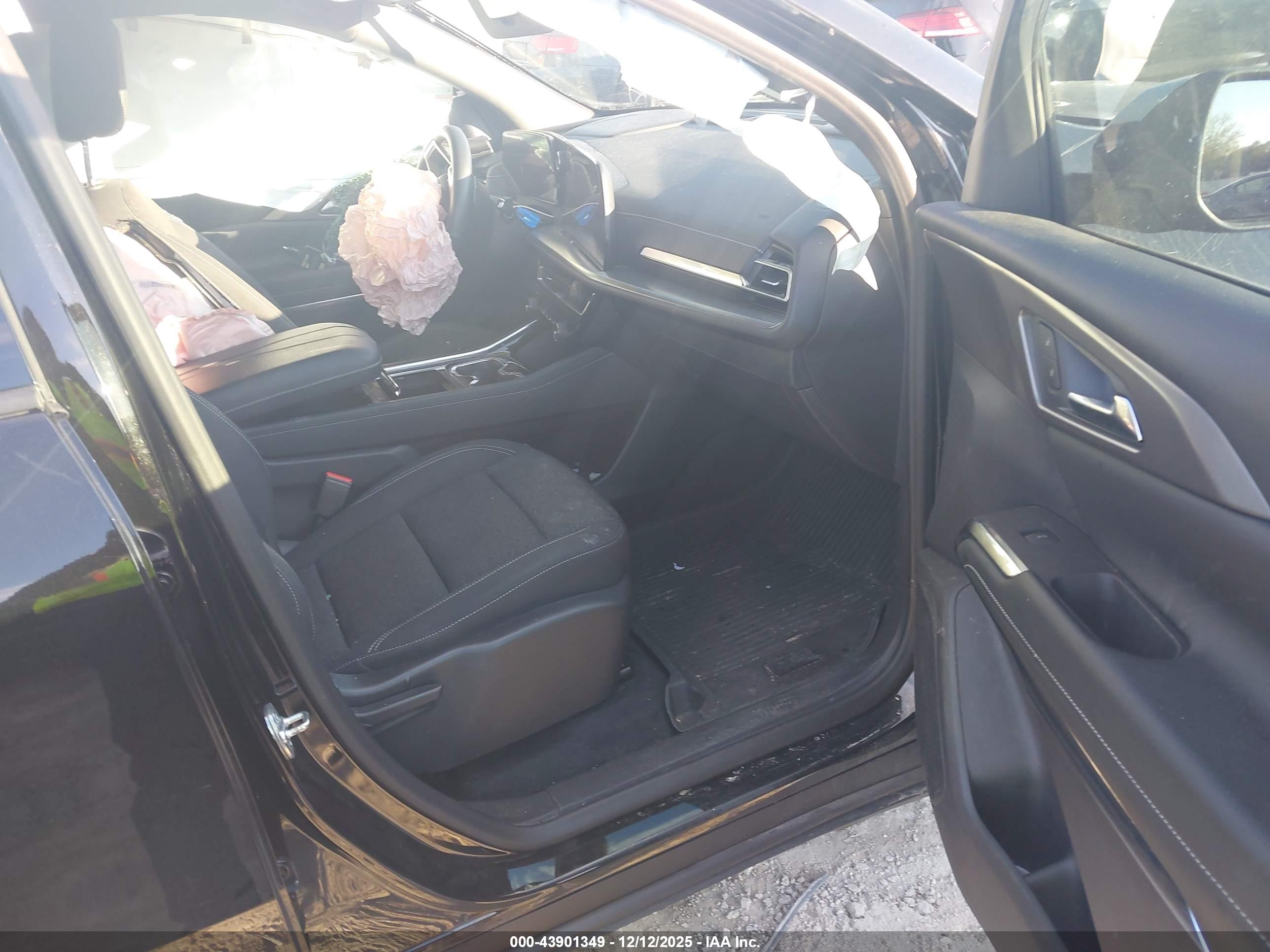 CHEVROLET TRAVERSE image 5