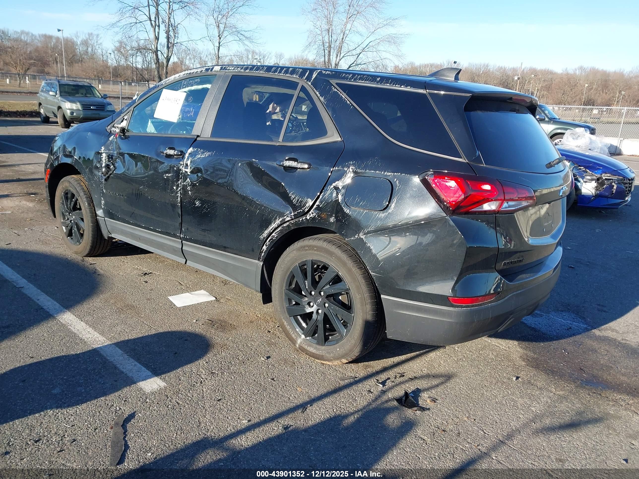 CHEVROLET EQUINOX image 3