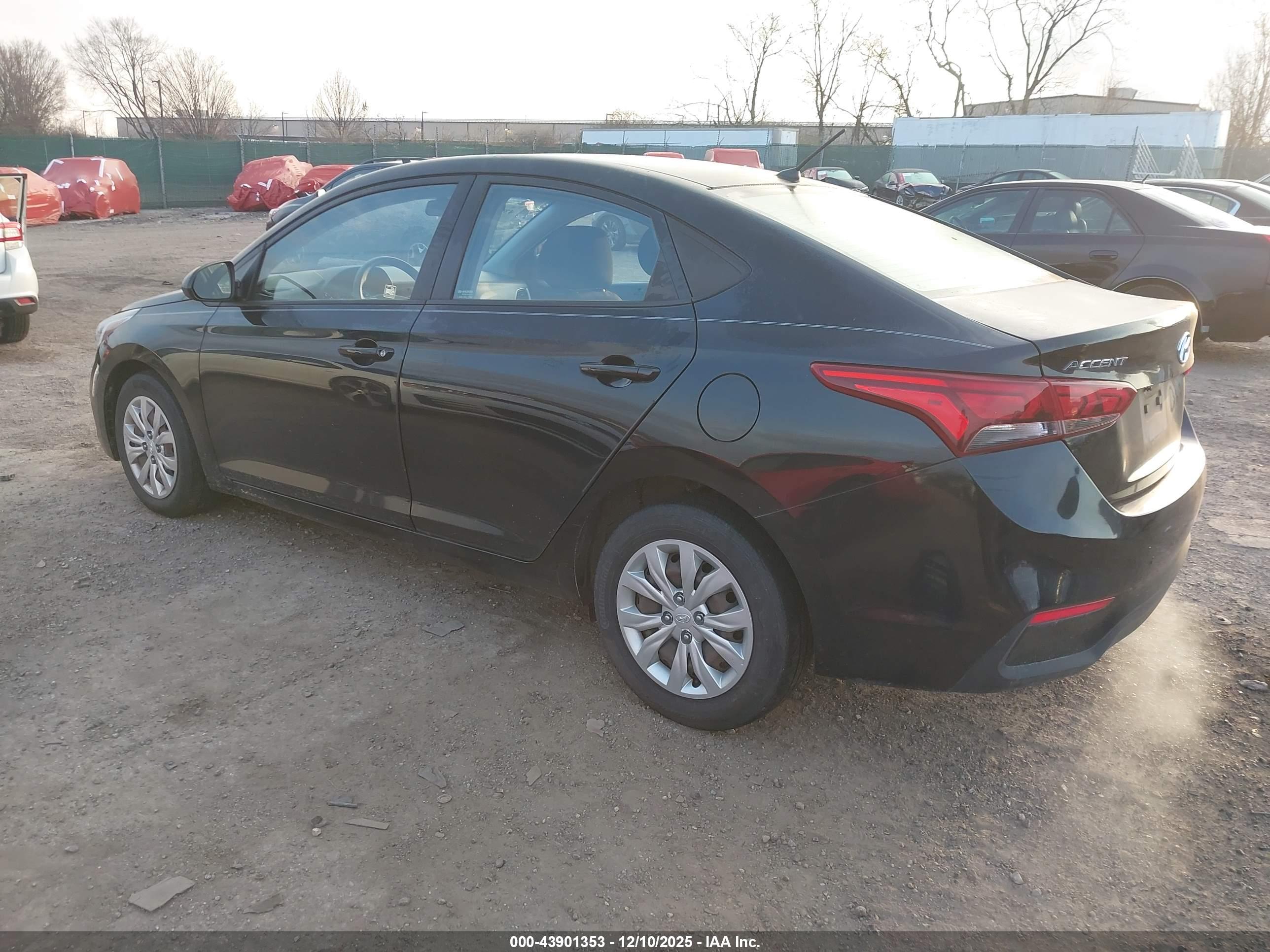 HYUNDAI ACCENT image 3