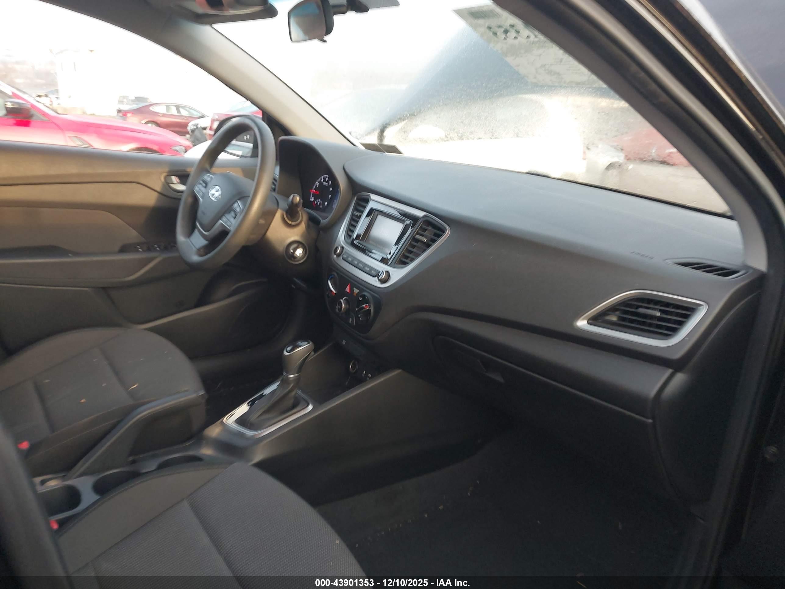 HYUNDAI ACCENT image 5