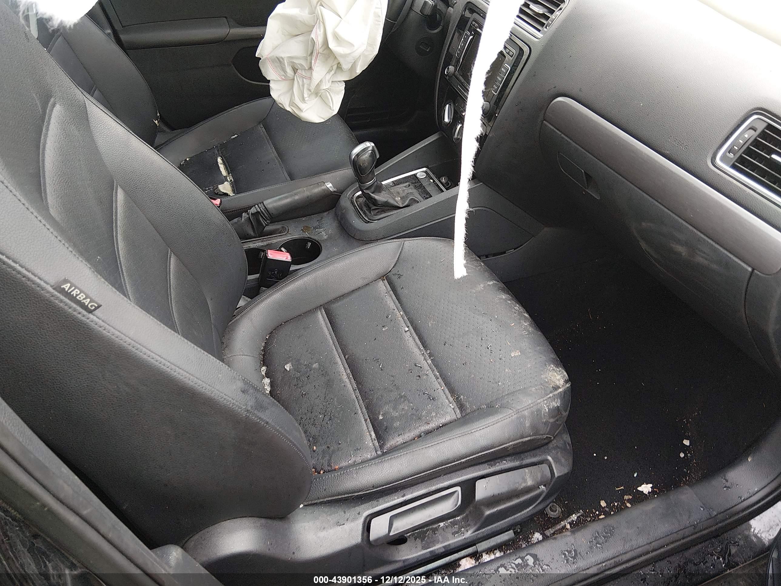 VOLKSWAGEN JETTA image 5