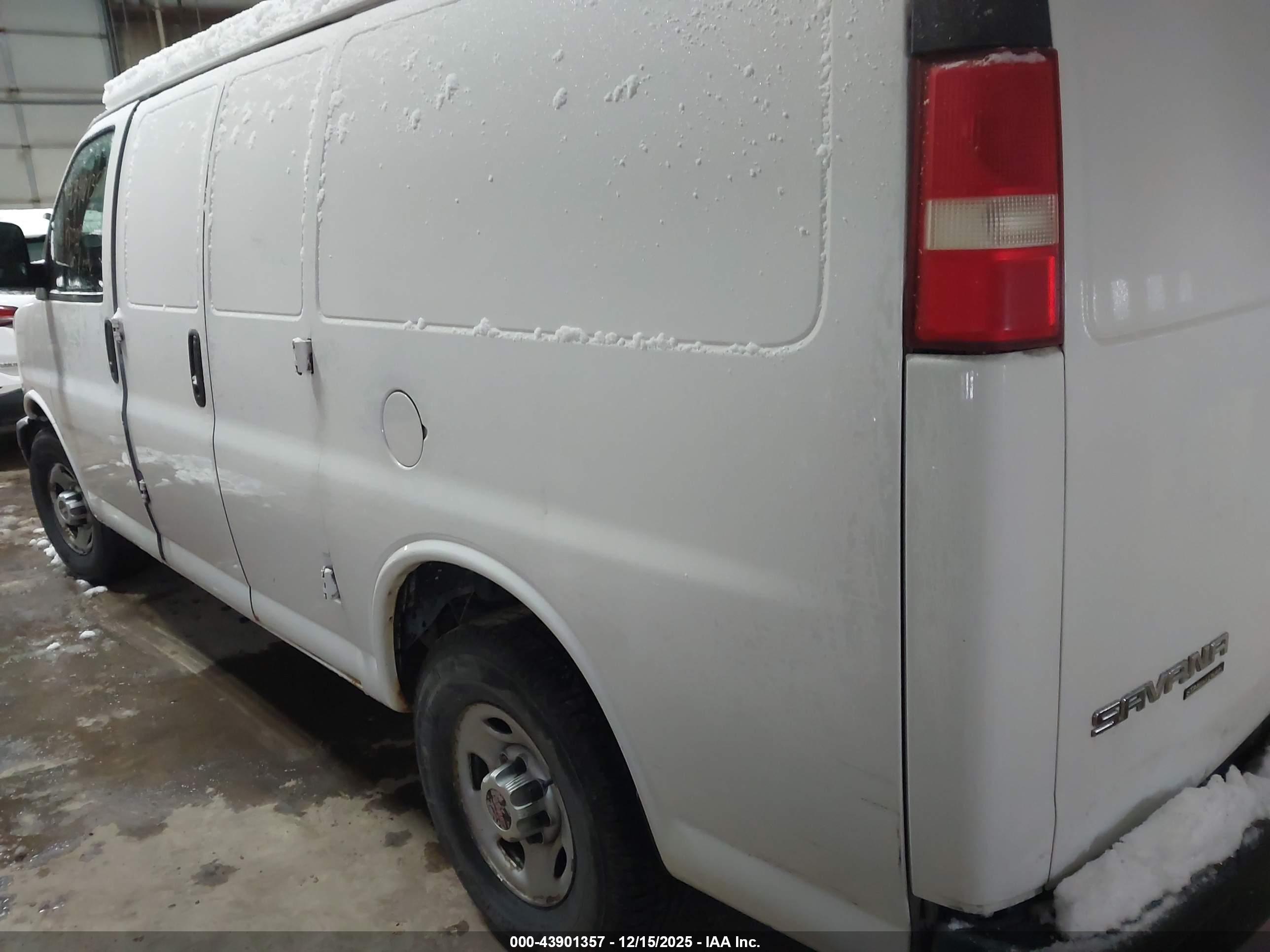 GMC SAVANA image 3