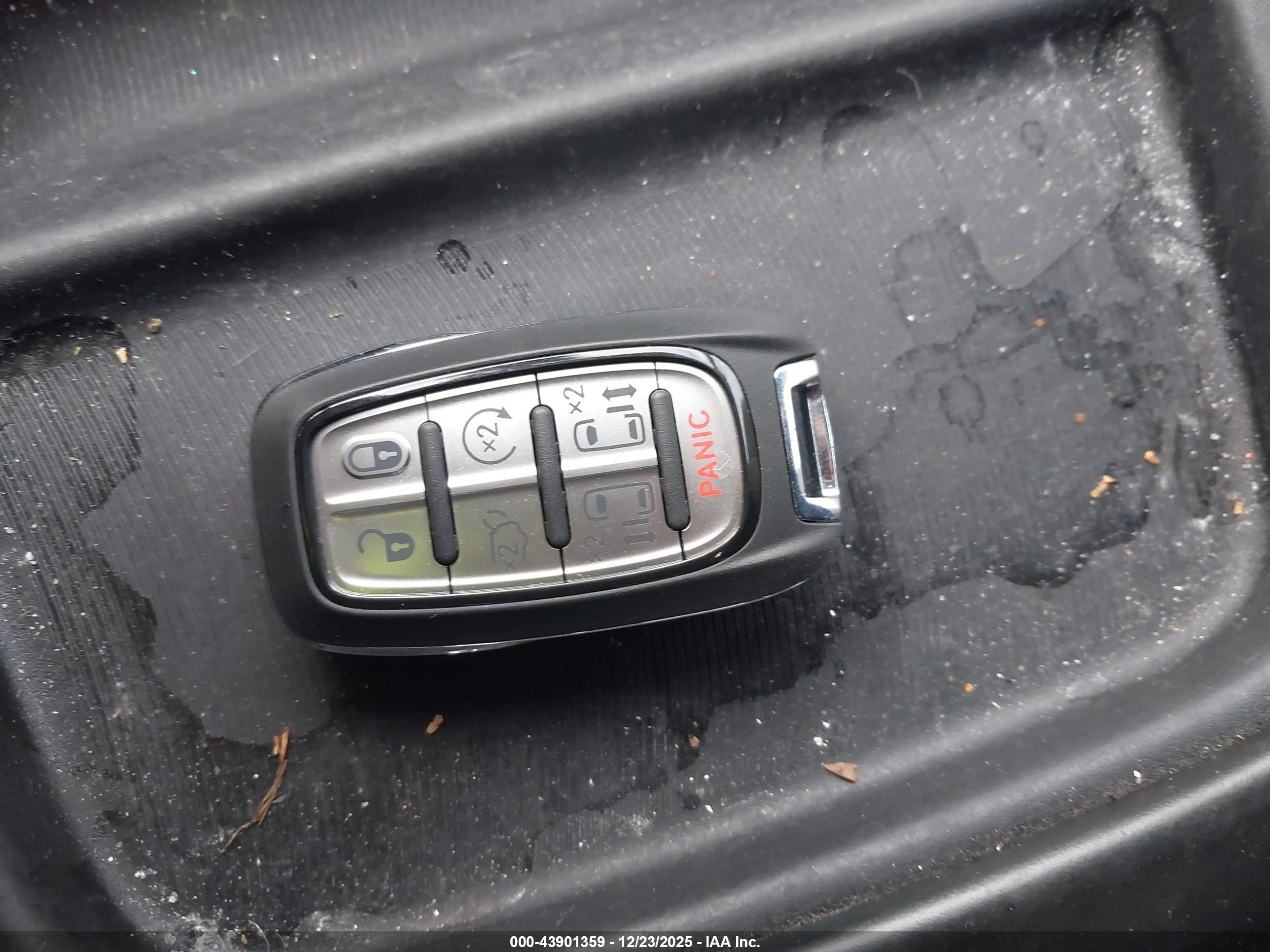 CHRYSLER PACIFICA image 11