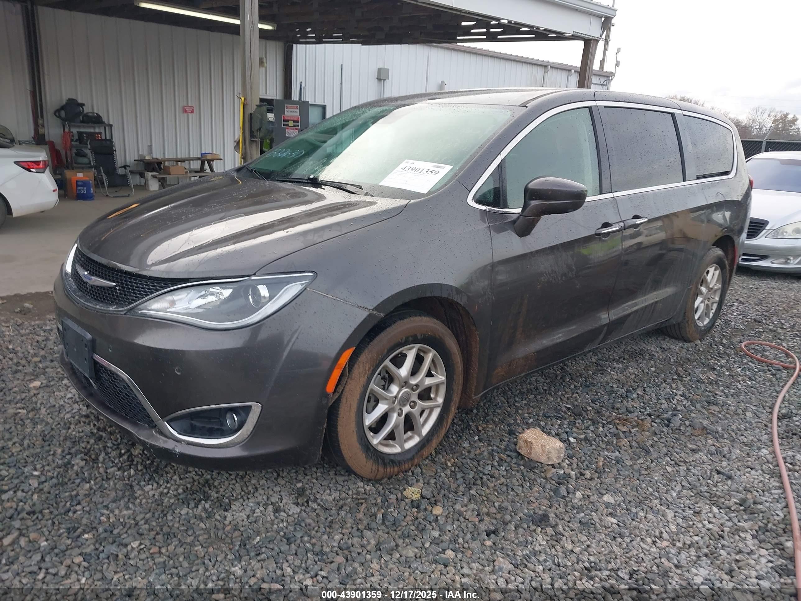 CHRYSLER PACIFICA image 2