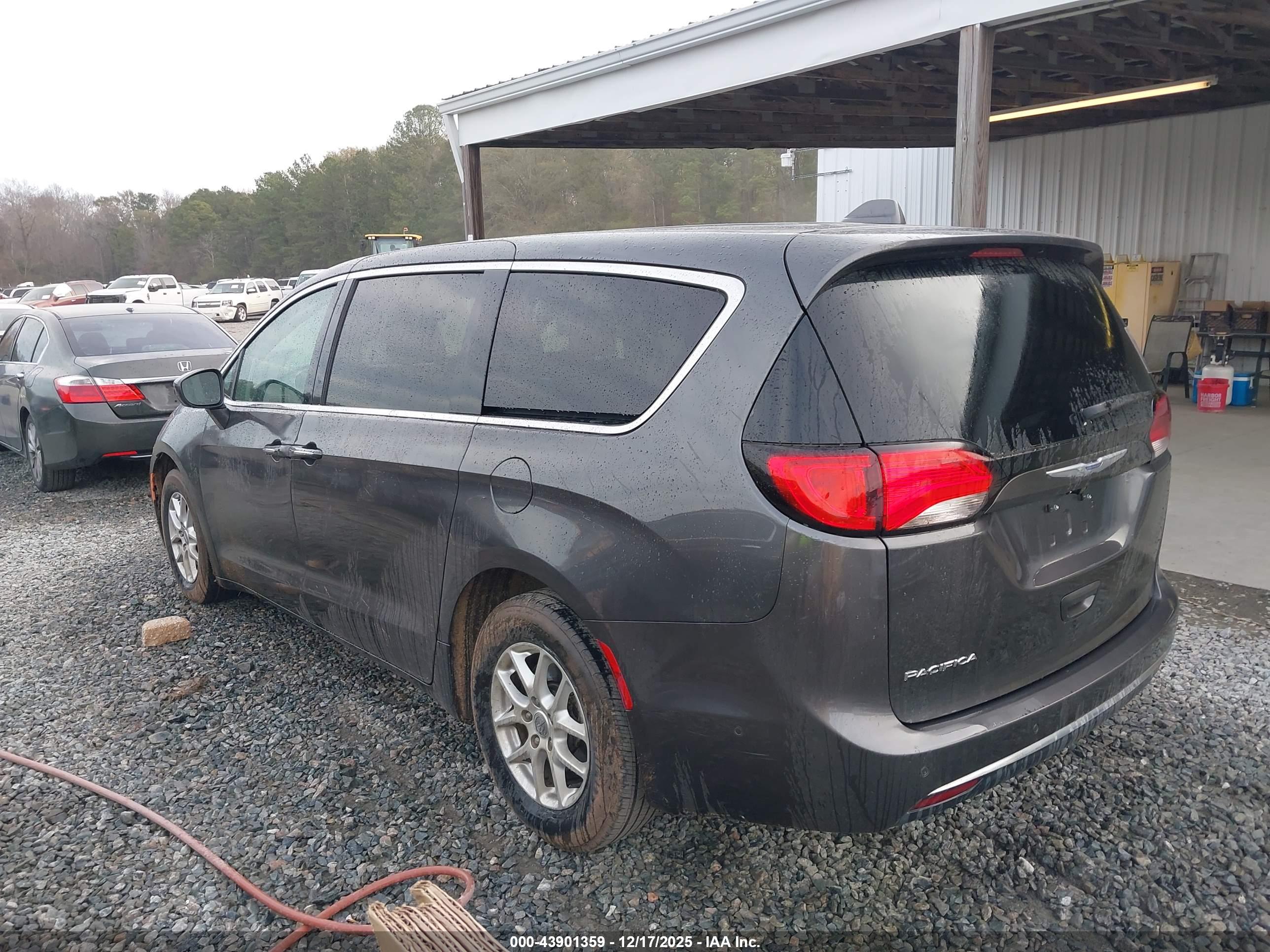 CHRYSLER PACIFICA image 3