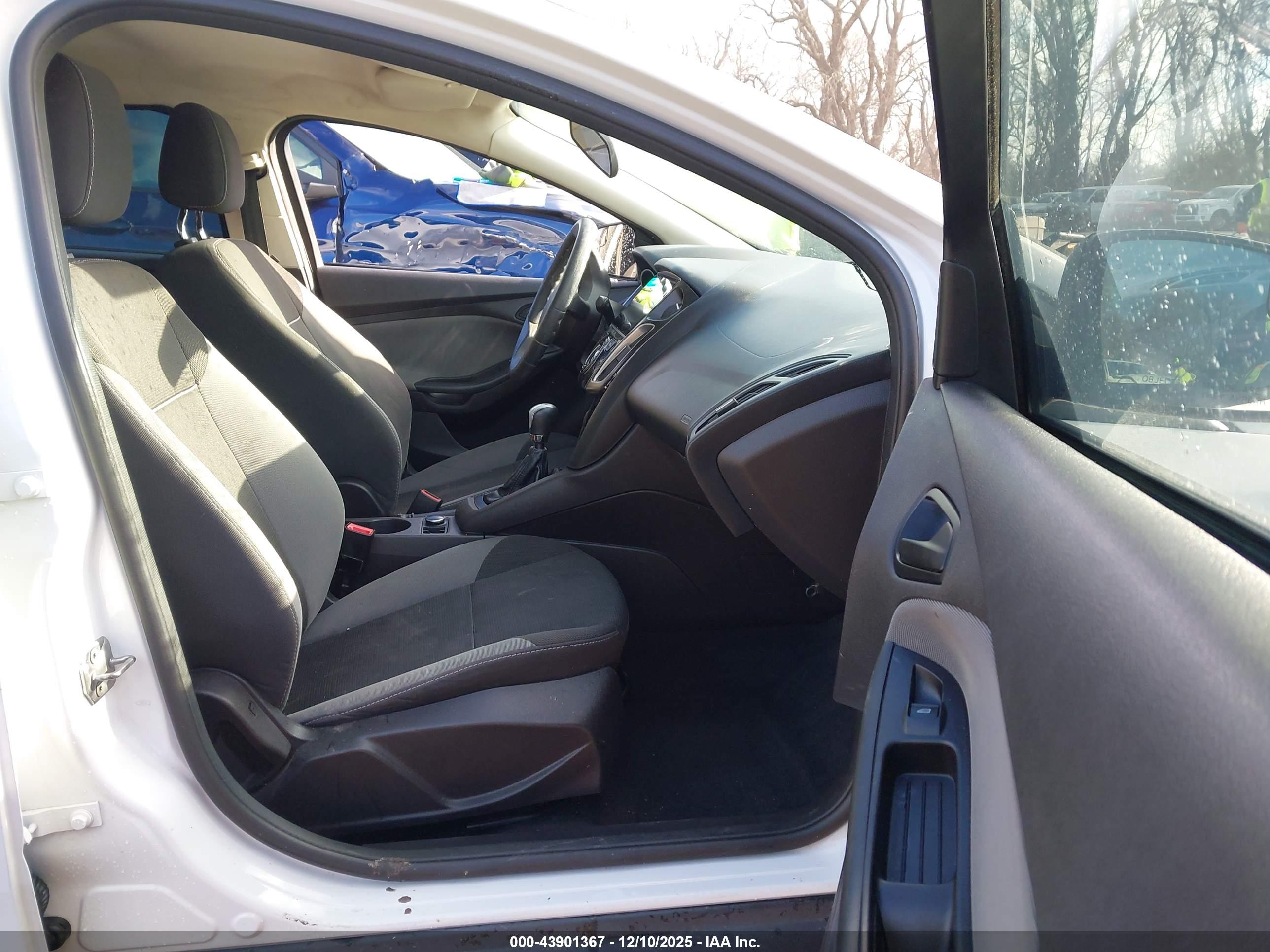 FORD FOCUS image 5