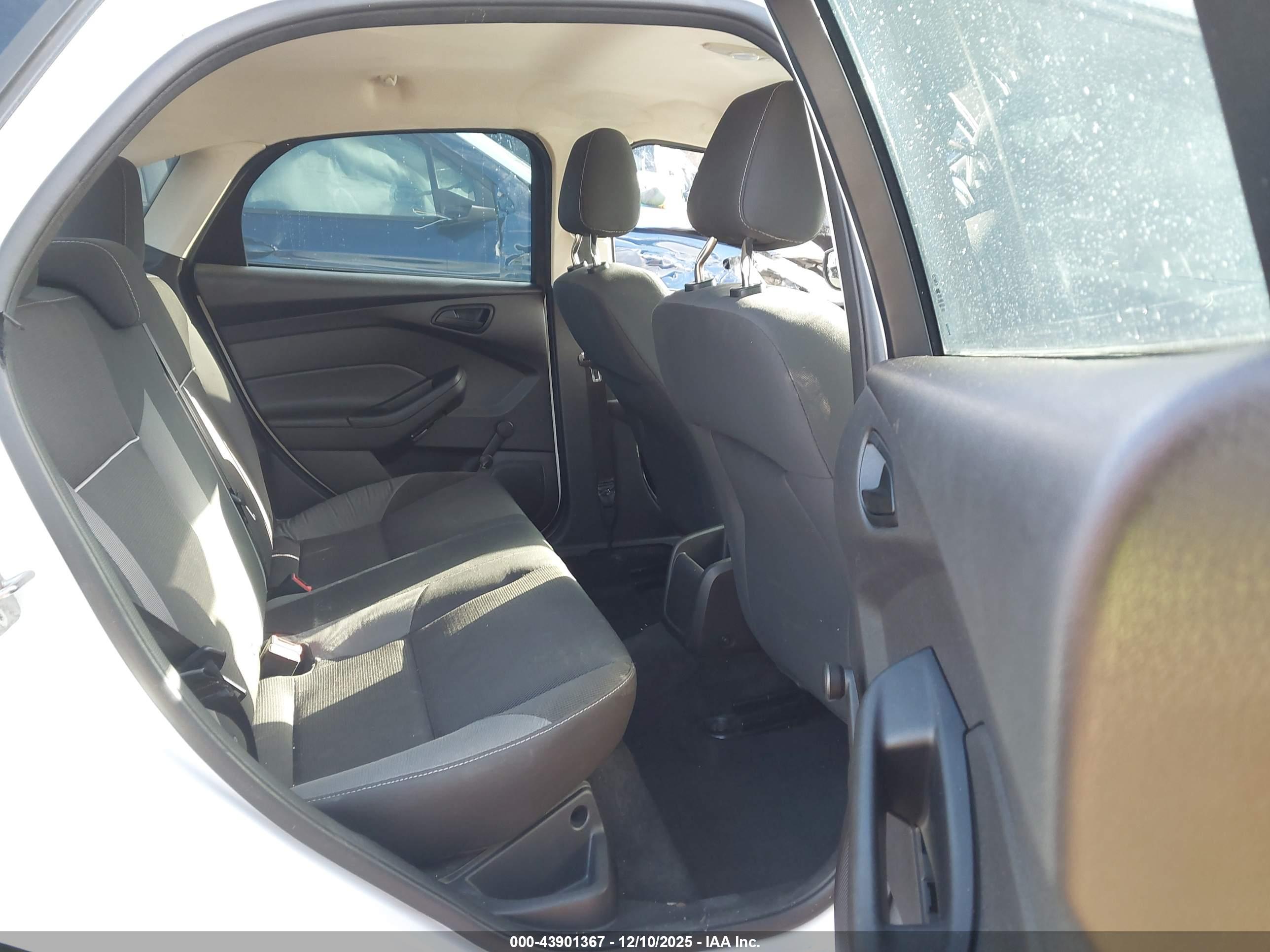 FORD FOCUS image 8