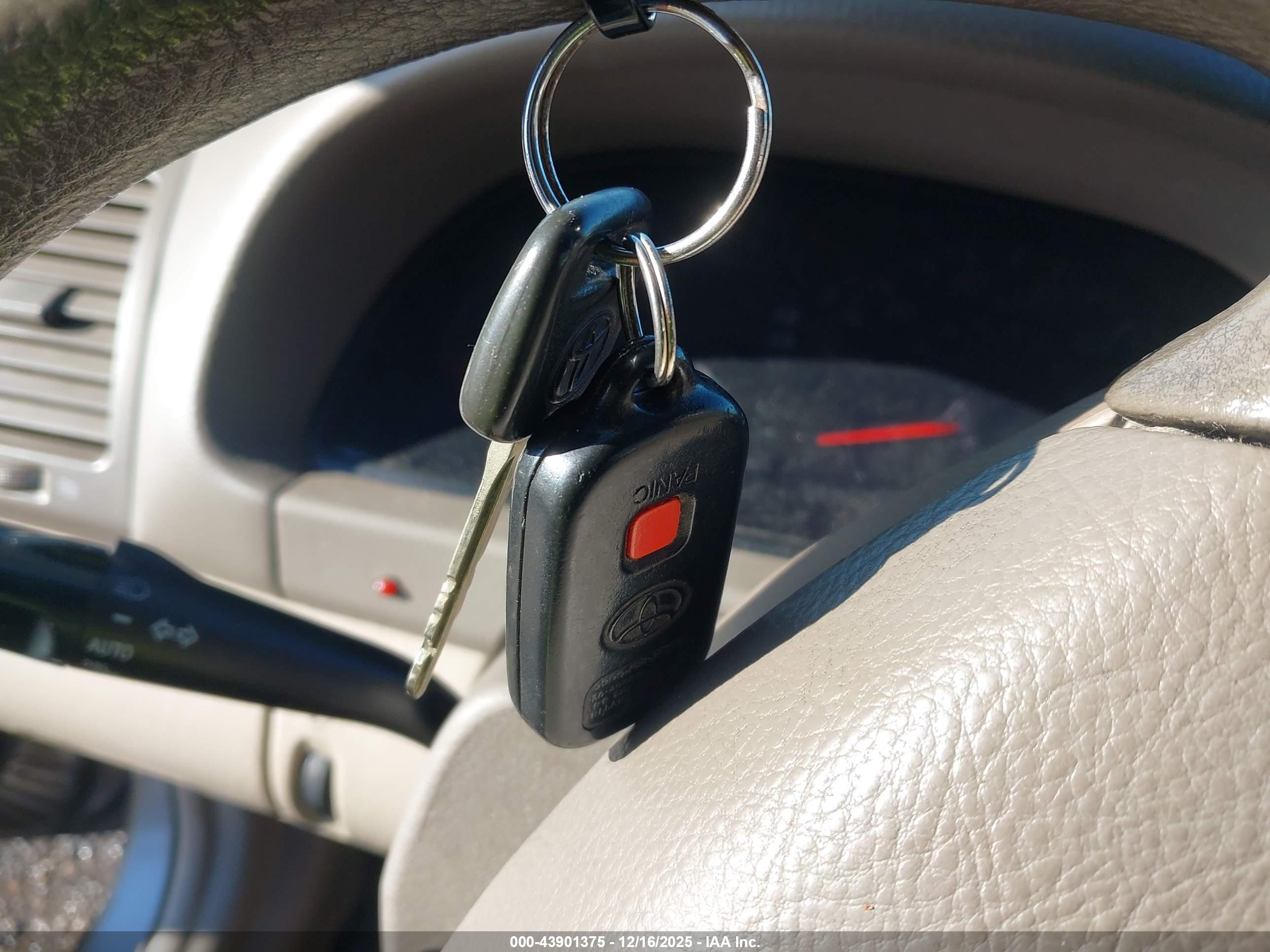 TOYOTA CAMRY image 11