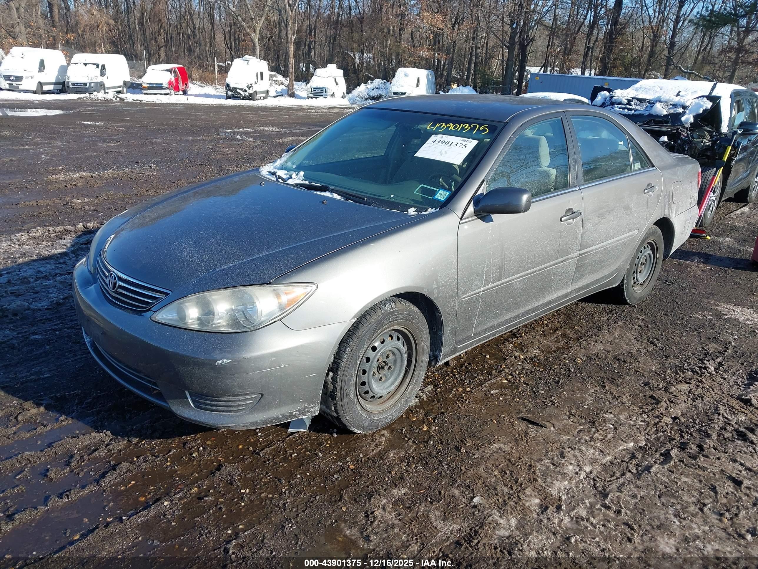 TOYOTA CAMRY image 2
