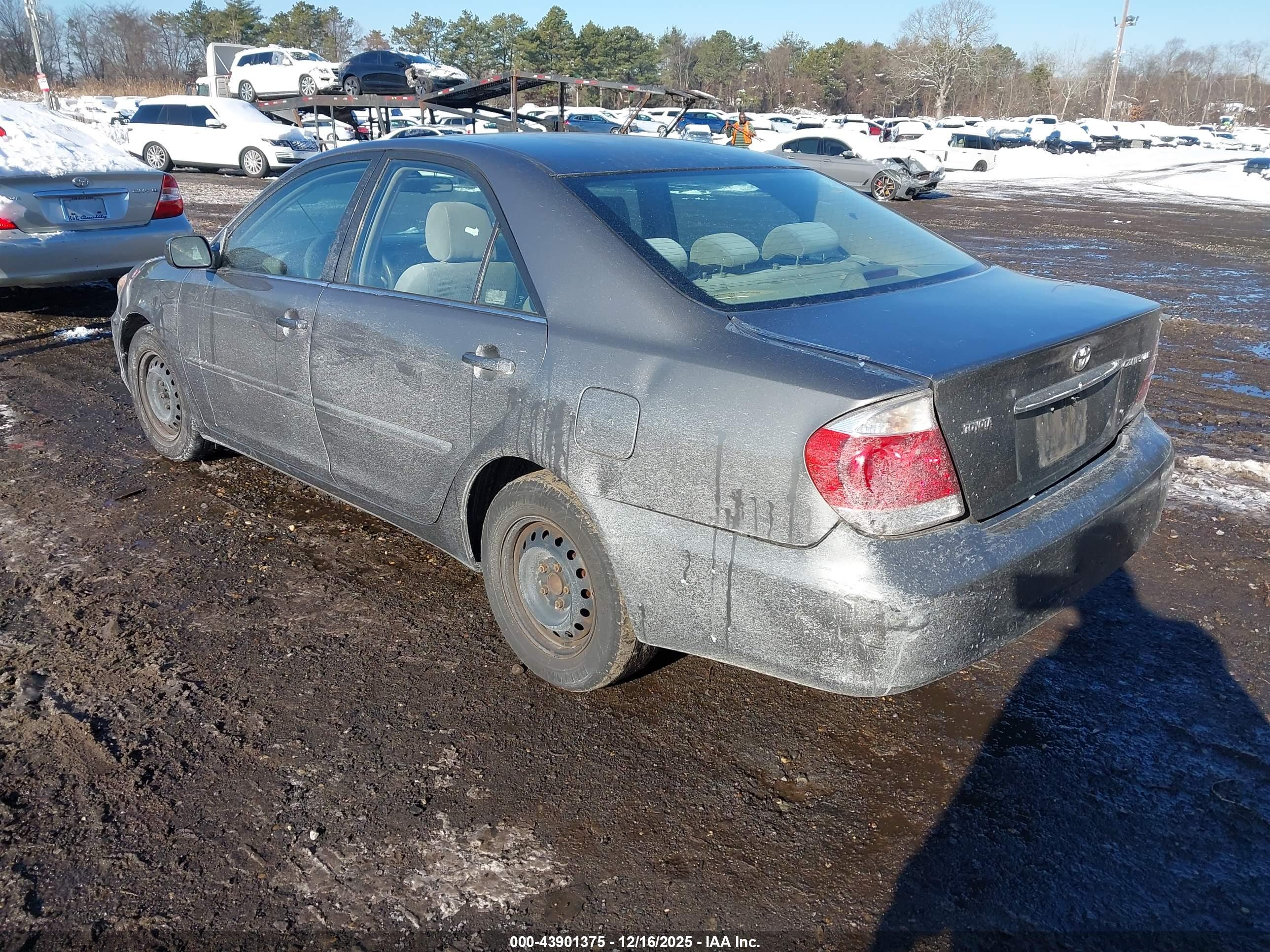 TOYOTA CAMRY image 3