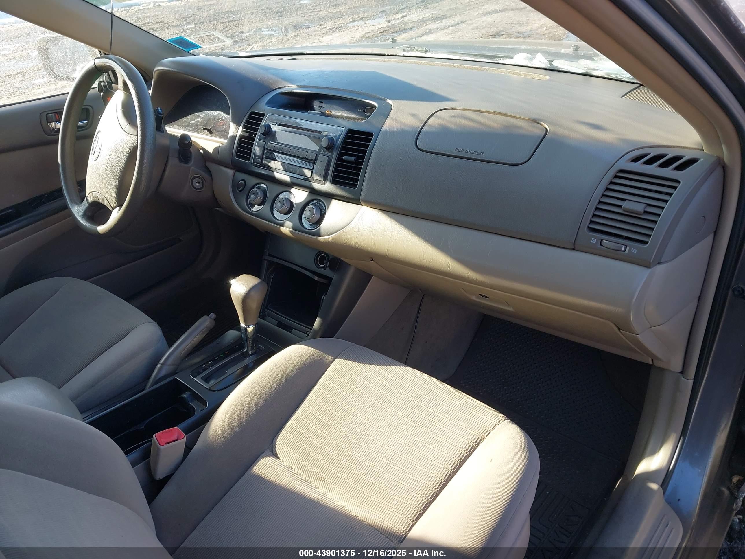 TOYOTA CAMRY image 5