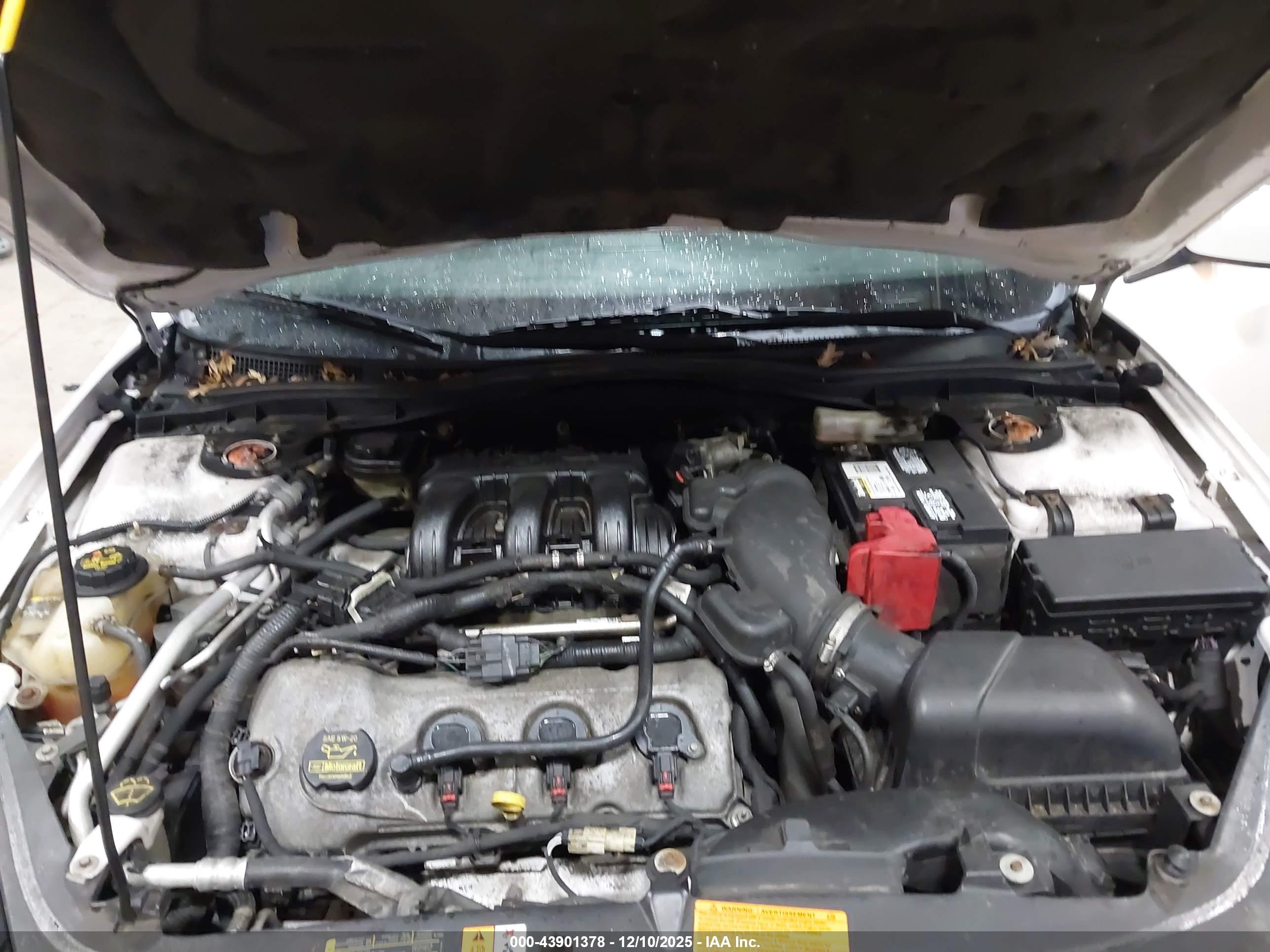 FORD FUSION image 10