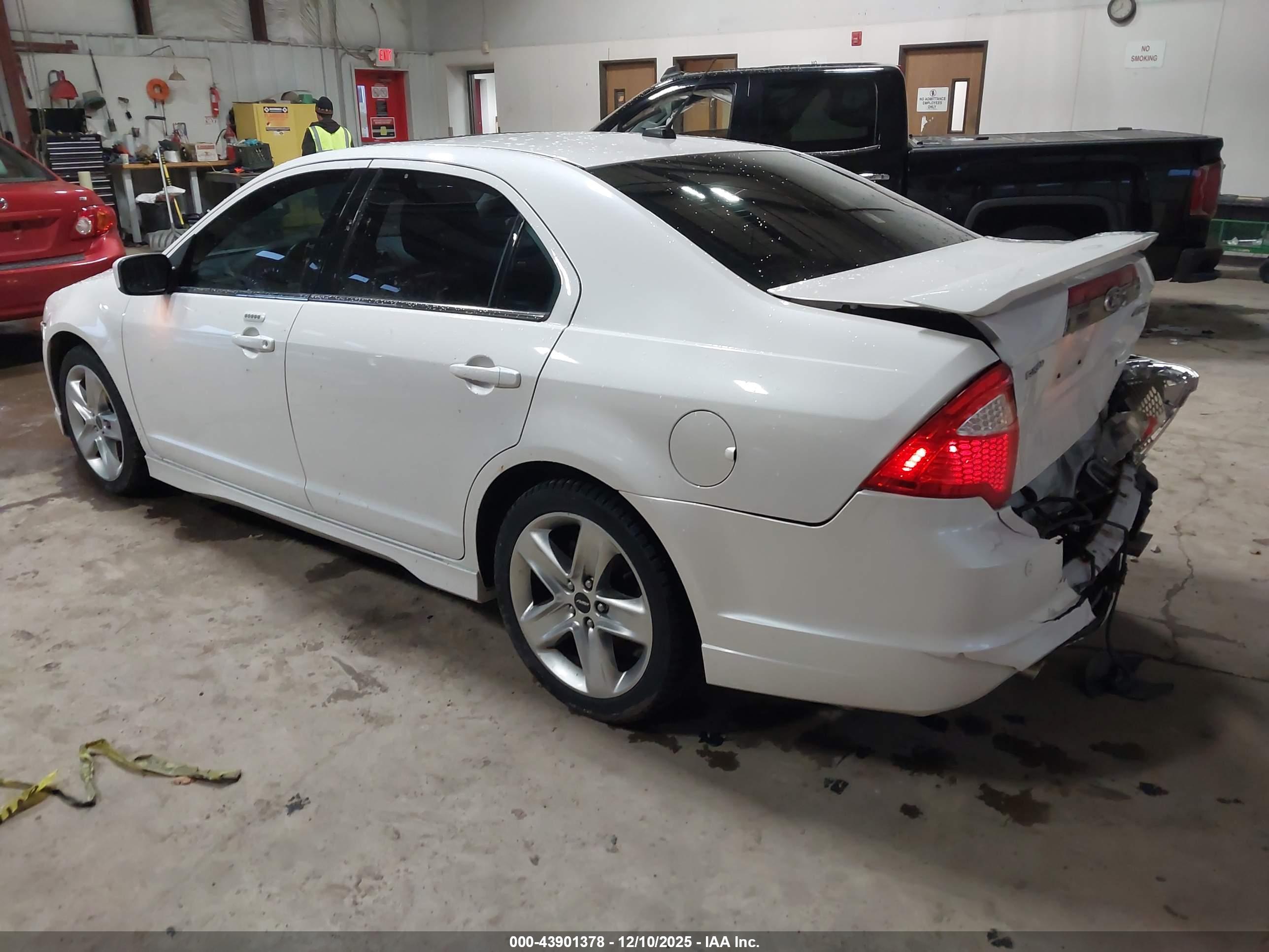 FORD FUSION image 3