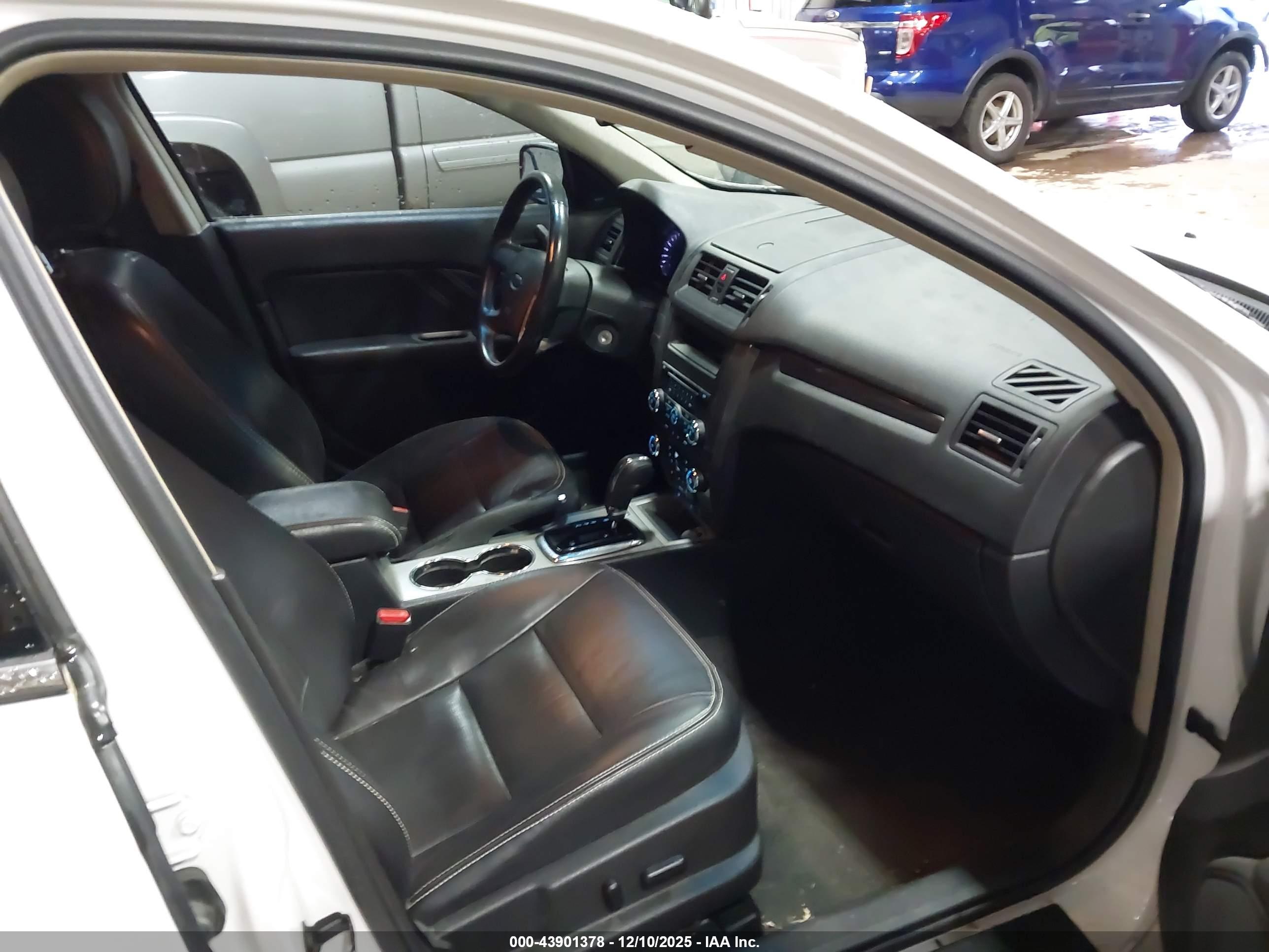 FORD FUSION image 5