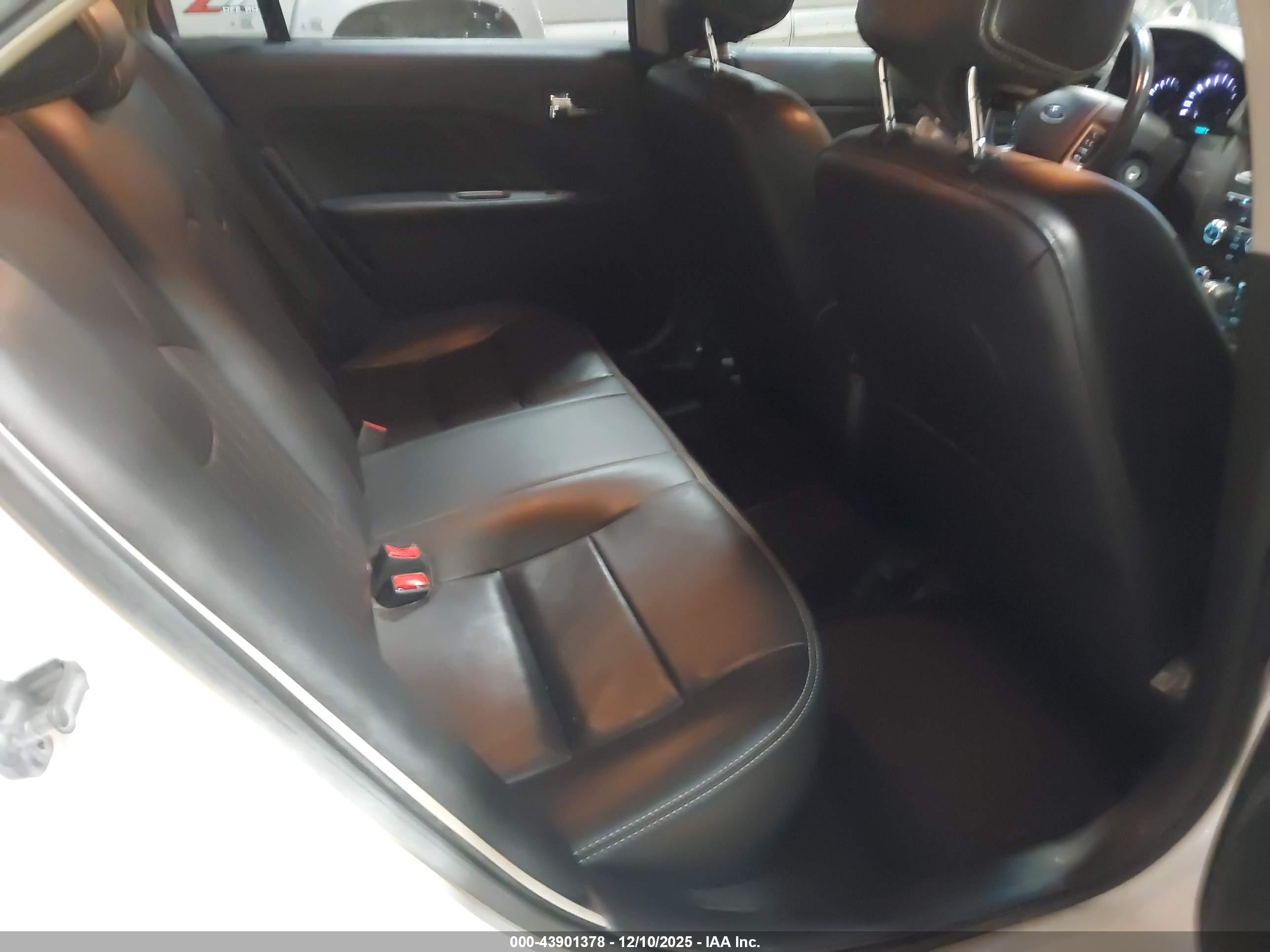 FORD FUSION image 8