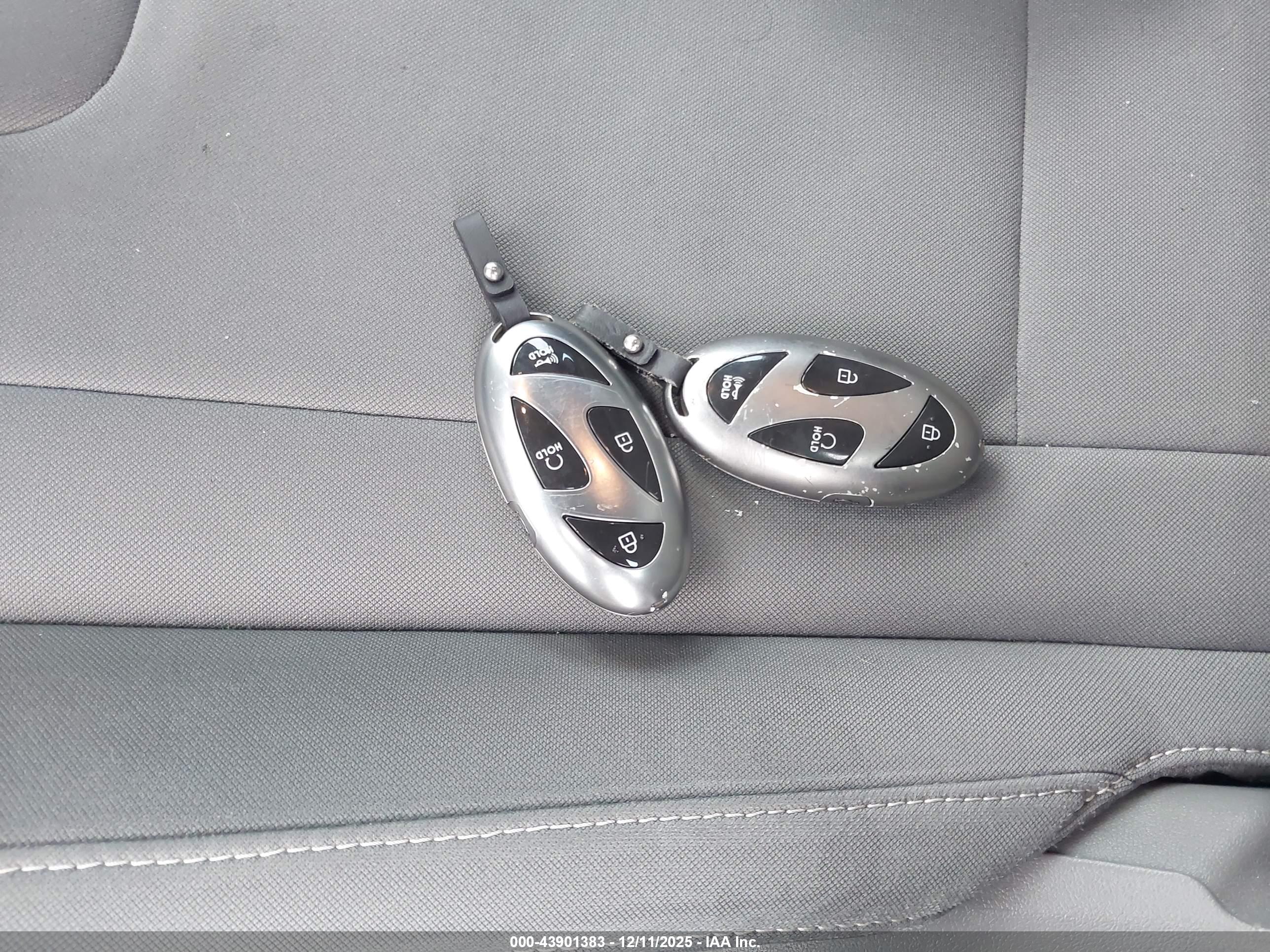 HYUNDAI ELANTRA image 11